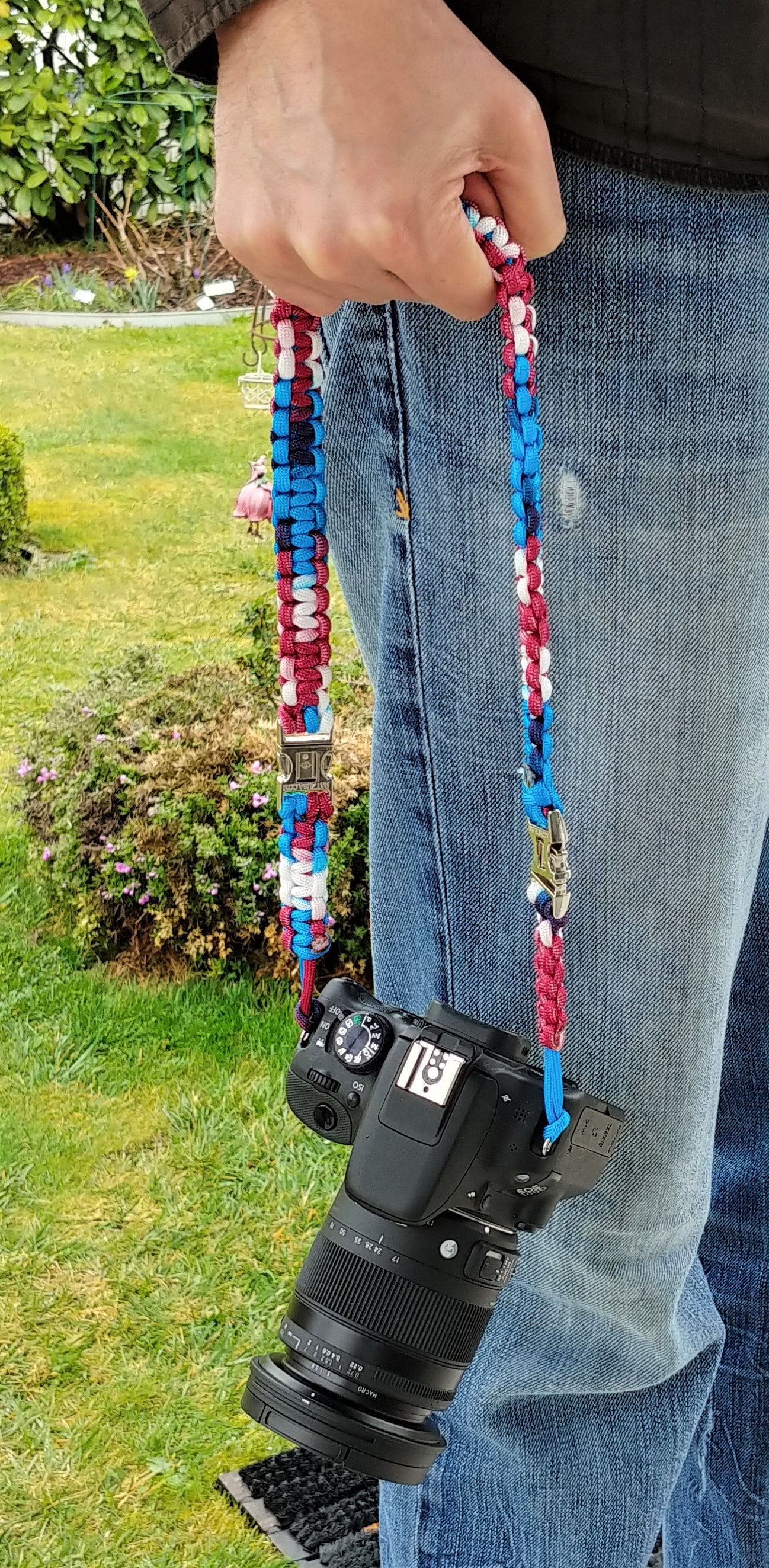 6 tlg. SET Kameragurt inkl. Handschlaufe geknotet aus Parachute Cord (Fallschirmschnur) Kamera Zubehör - Farbe "Galaxy" 6 tlg. SET Kameragurt inkl. Handschlaufe geknotet aus Parachute Cord (Fallschirmschnur) Kamera Zubehör - Farbe "Galaxy"