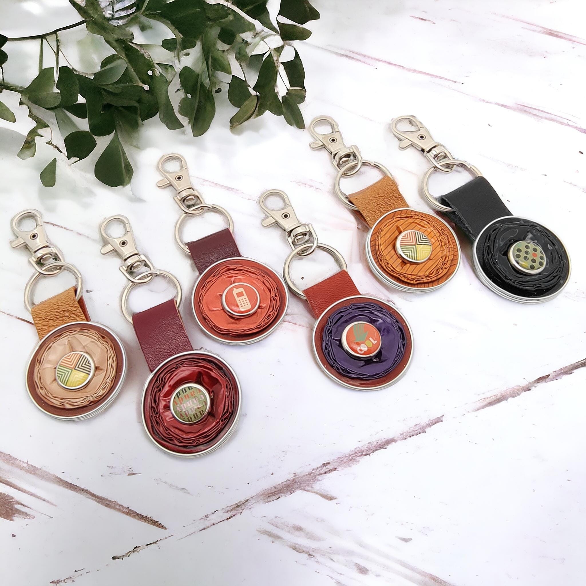 Schlüsselanhänger aus Kaffeekapseln und Leder Karabineranhänger Taschenbaumler Upcycling Anhänger Geschenk Kaffeetrinker  #1836439575