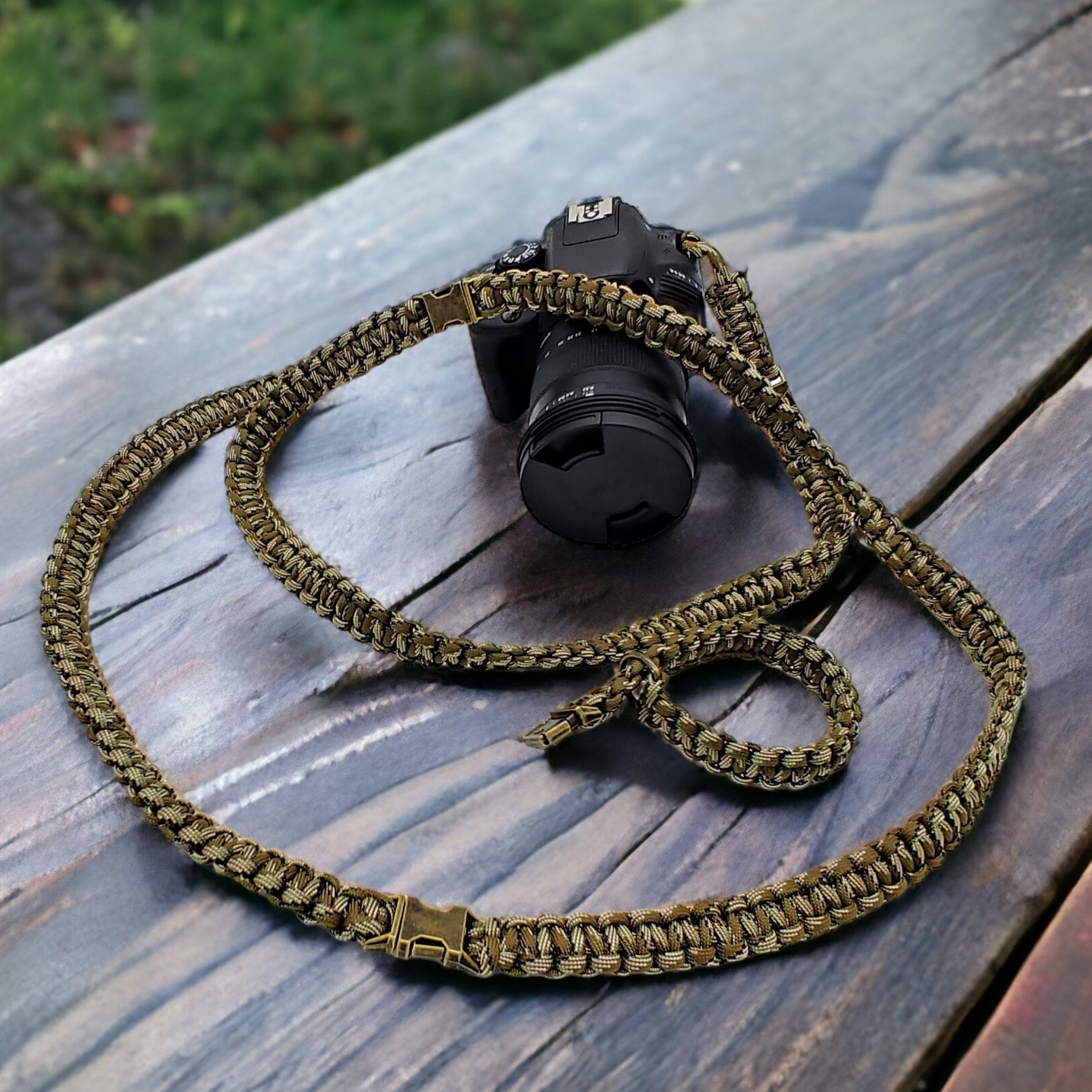 6 tlg. SET Kameragurt inkl. Handschlaufe geknotet aus Parachute Cord (Fallschirmschnur) Kamera Zubehör - Farbe "Olivgrün" 6 tlg. SET Kameragurt inkl. Handschlaufe geknotet aus Parachute Cord (Fallschirmschnur) Kamera Zubehör - Farbe "Olivgrün"