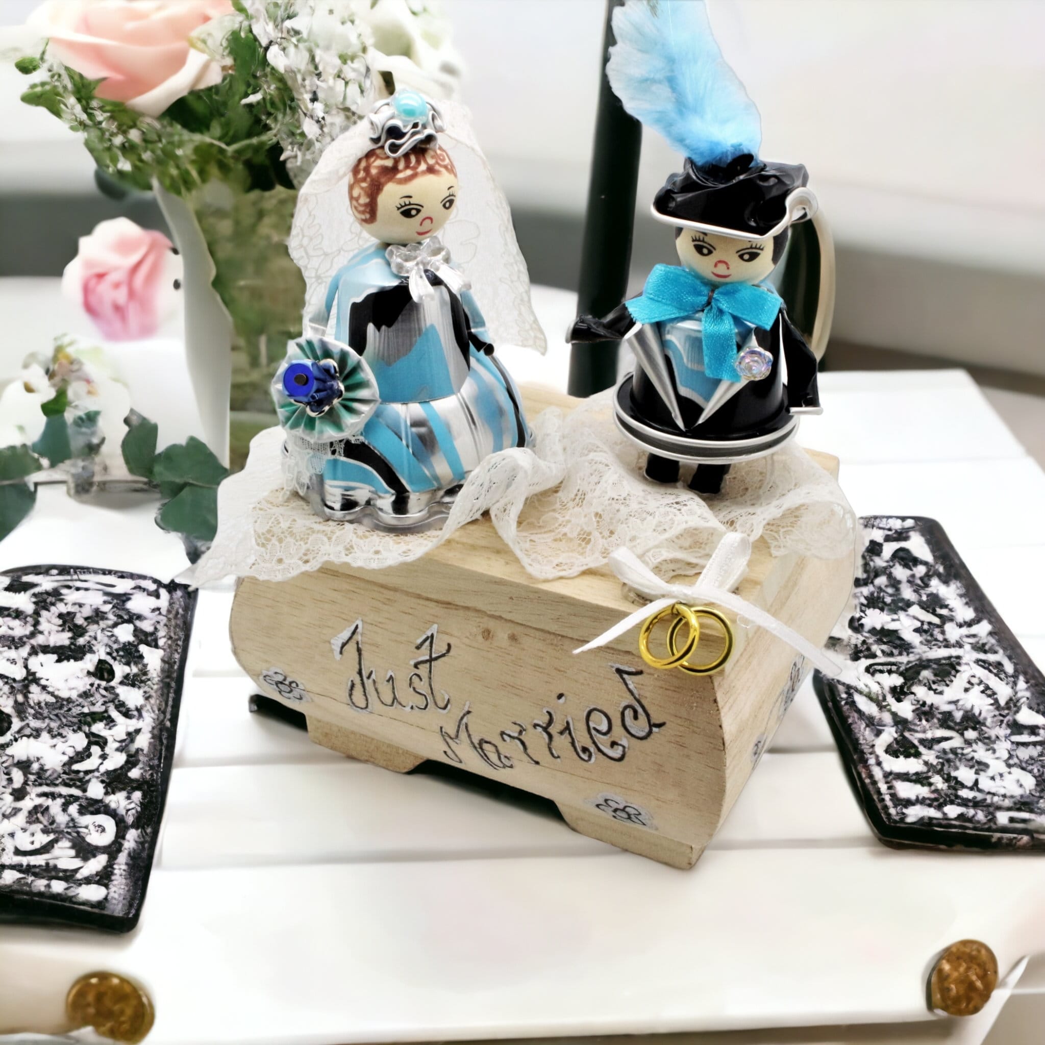 Holztruhe Holzkiste Schatzkiste - Brautpaar aus Kaffeekapseln blau - Geschenk zur Hochzeit Holztruhe Holzkiste Schatzkiste - Brautpaar aus Kaffeekapseln blau - Geschenk zur Hochzeit