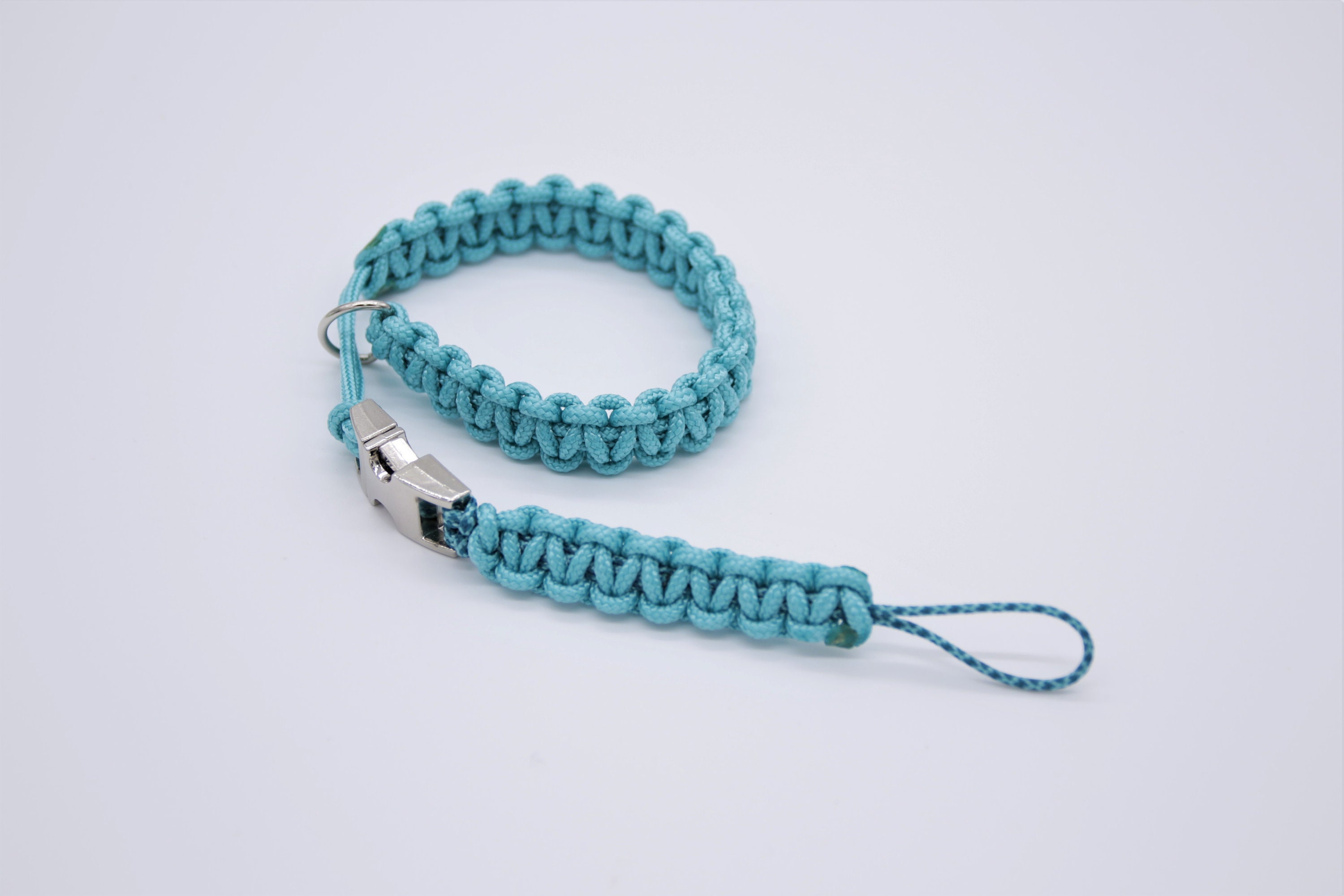 Kamera-Handschlaufe / Kameragurt / Kameraschlaufe geknotet aus Parachute Cord (Fallschirmschnur) mit Klick-Schnellverschluß / Farbe Blau