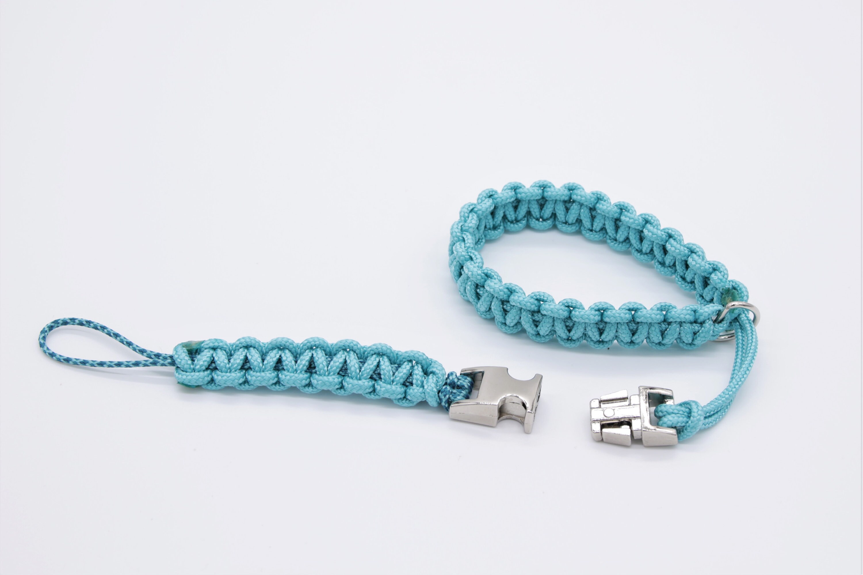Kamera-Handschlaufe / Kameragurt / Kameraschlaufe geknotet aus Parachute Cord (Fallschirmschnur) mit Klick-Schnellverschluß / Farbe Blau