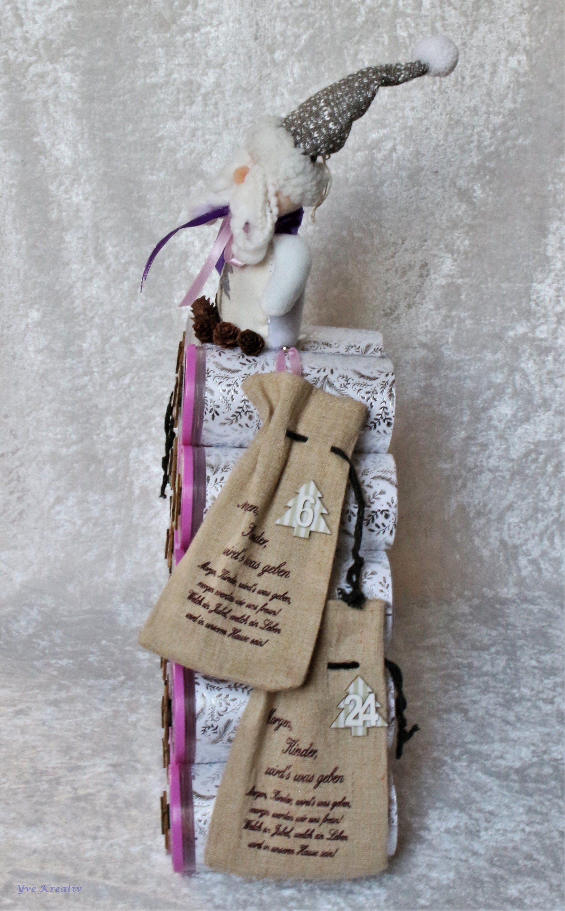 Adventskalender aus Dosen und Jutesäckchen Adventskalender aus Dosen und Jutesäckchen