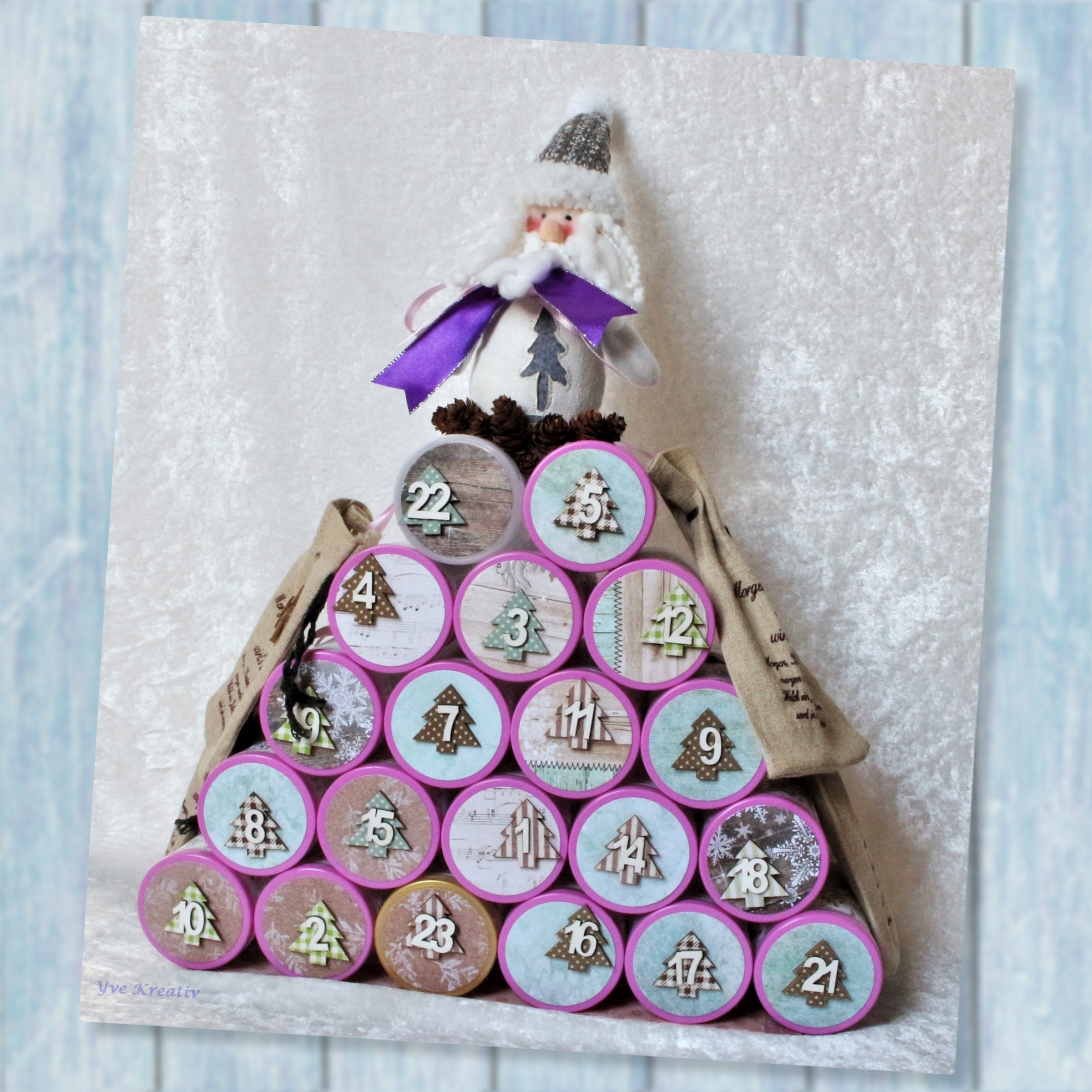 Adventskalender aus Dosen und Jutesäckchen Adventskalender aus Dosen und Jutesäckchen