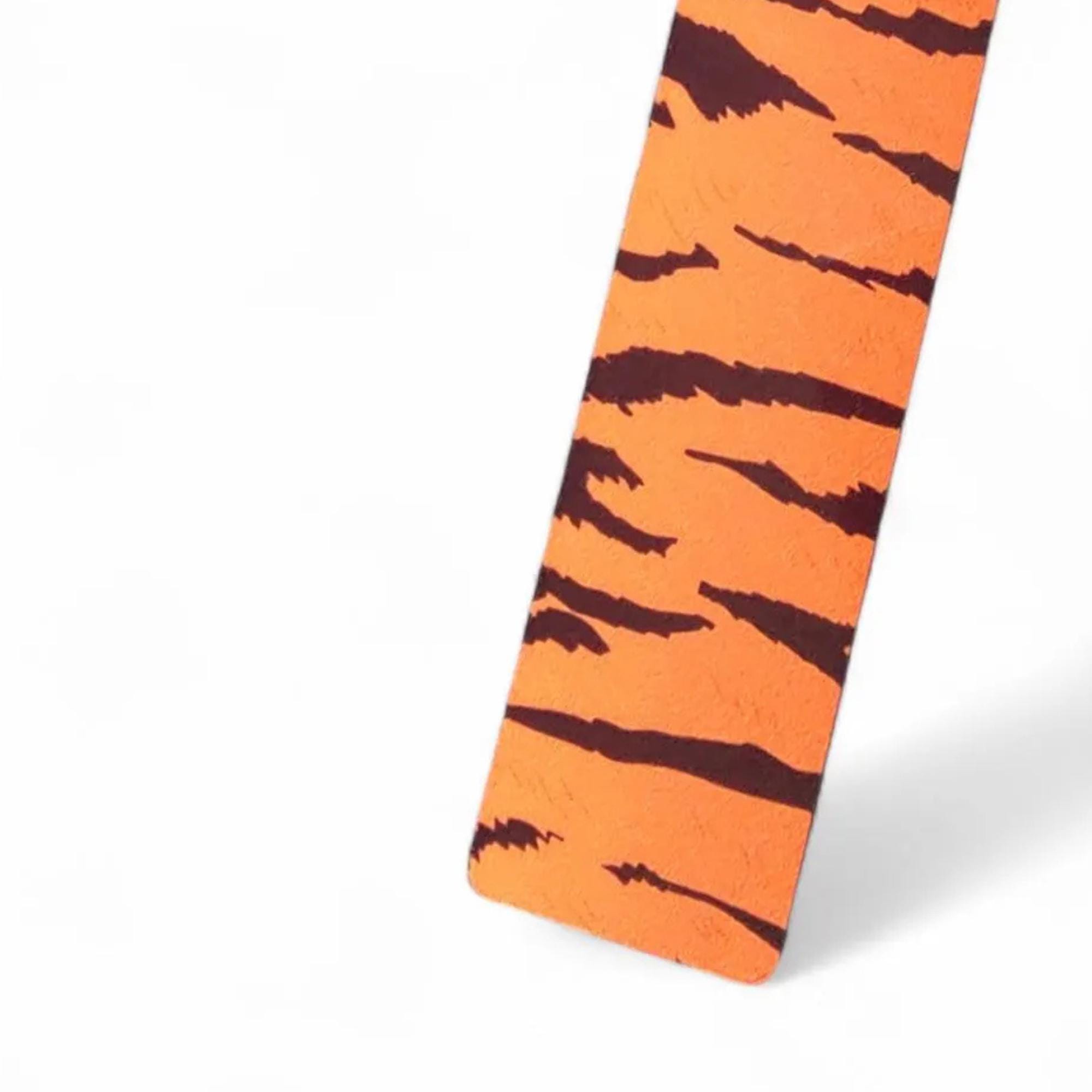 Lesezeichen aus Aluminium Animalprint Geschenk Geburtstag Mitbringsel Freundin Buchgeschenk Bookmark Tiger #LEALU Lesezeichen aus Aluminium Animalprint Geschenk Geburtstag Mitbringsel Freundin Buchgeschenk Bookmark Tiger #LEALU