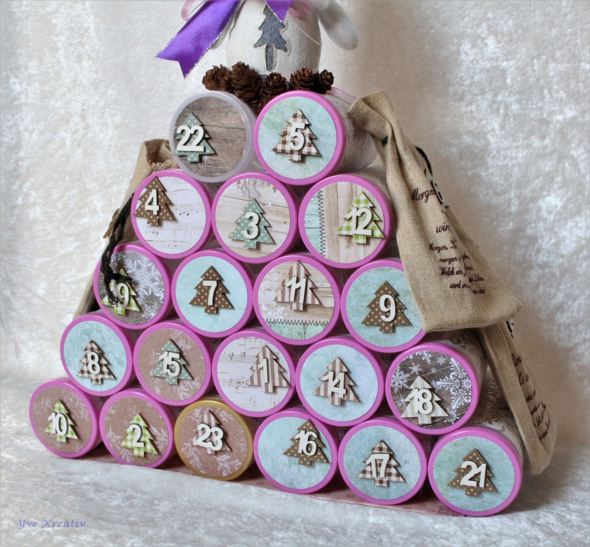 Adventskalender aus Dosen und Jutesäckchen Adventskalender aus Dosen und Jutesäckchen