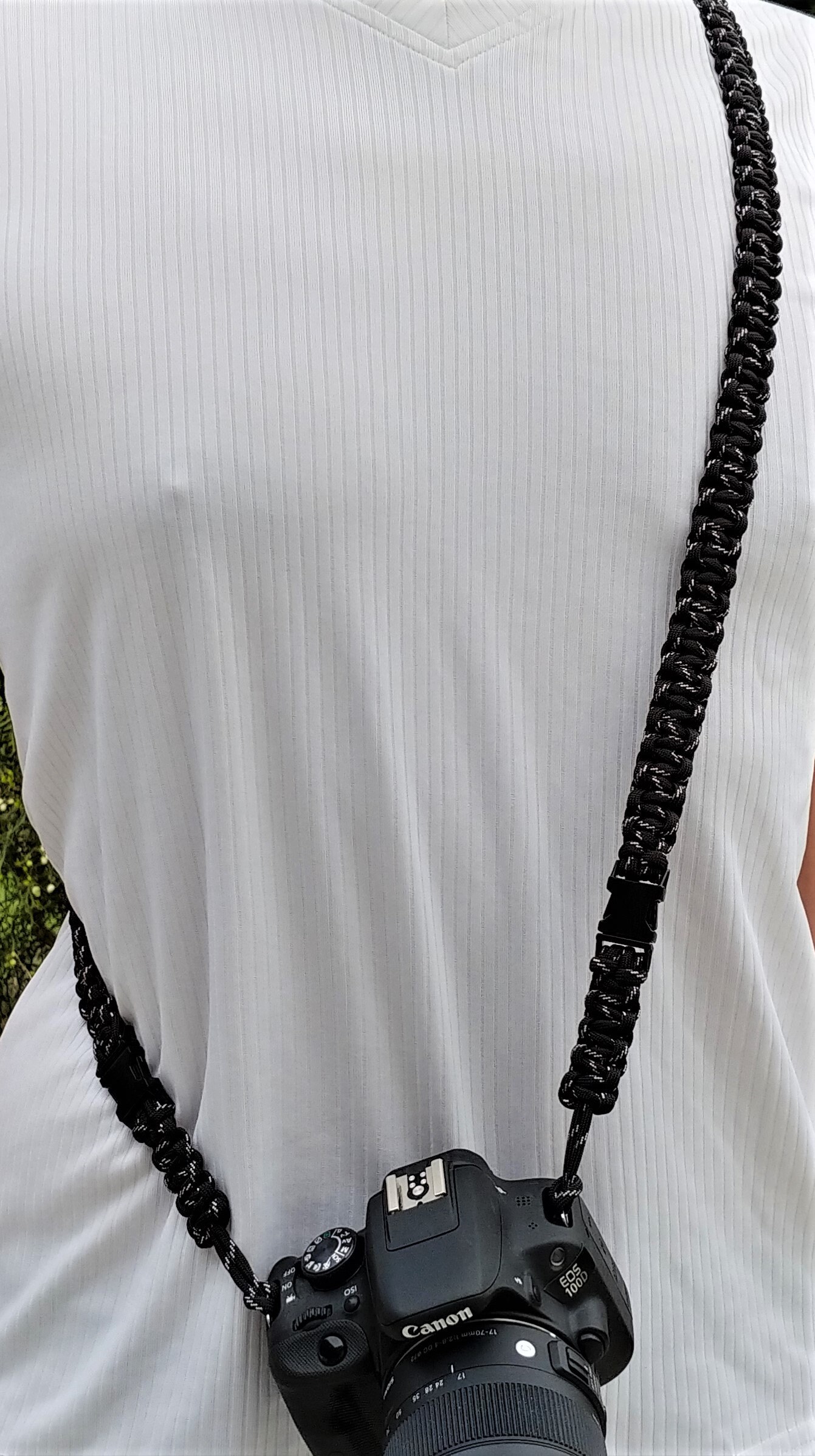6 tlg. SET Kameragurt inkl. Handschlaufe geknotet aus Parachute Cord (Fallschirmschnur) Kamera Zubehör - Farbe "Schwarz" 6 tlg. SET Kameragurt inkl. Handschlaufe geknotet aus Parachute Cord (Fallschirmschnur) Kamera Zubehör - Farbe "Schwarz"