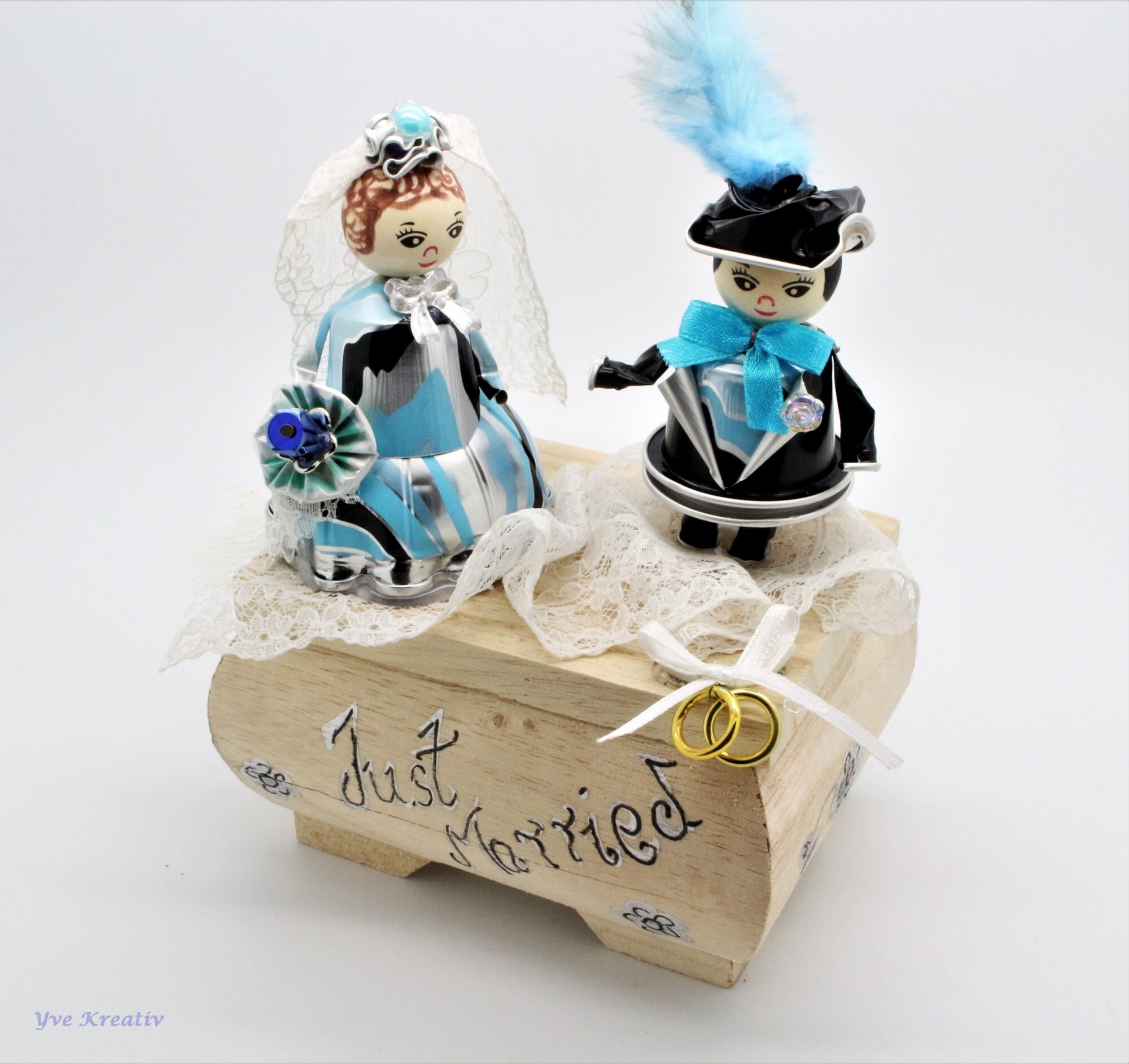 Holztruhe Holzkiste Schatzkiste - Brautpaar aus Kaffeekapseln blau - Geschenk zur Hochzeit Holztruhe Holzkiste Schatzkiste - Brautpaar aus Kaffeekapseln blau - Geschenk zur Hochzeit