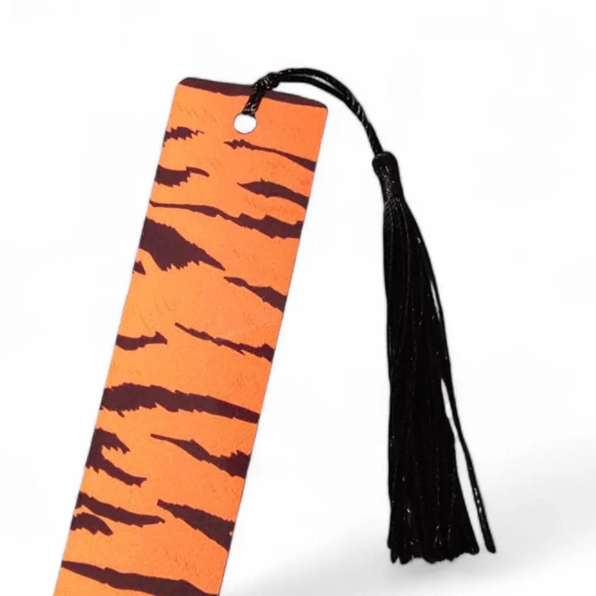 Lesezeichen aus Aluminium Animalprint Geschenk Geburtstag Mitbringsel Freundin Buchgeschenk Bookmark Tiger #LEALU Lesezeichen aus Aluminium Animalprint Geschenk Geburtstag Mitbringsel Freundin Buchgeschenk Bookmark Tiger #LEALU
