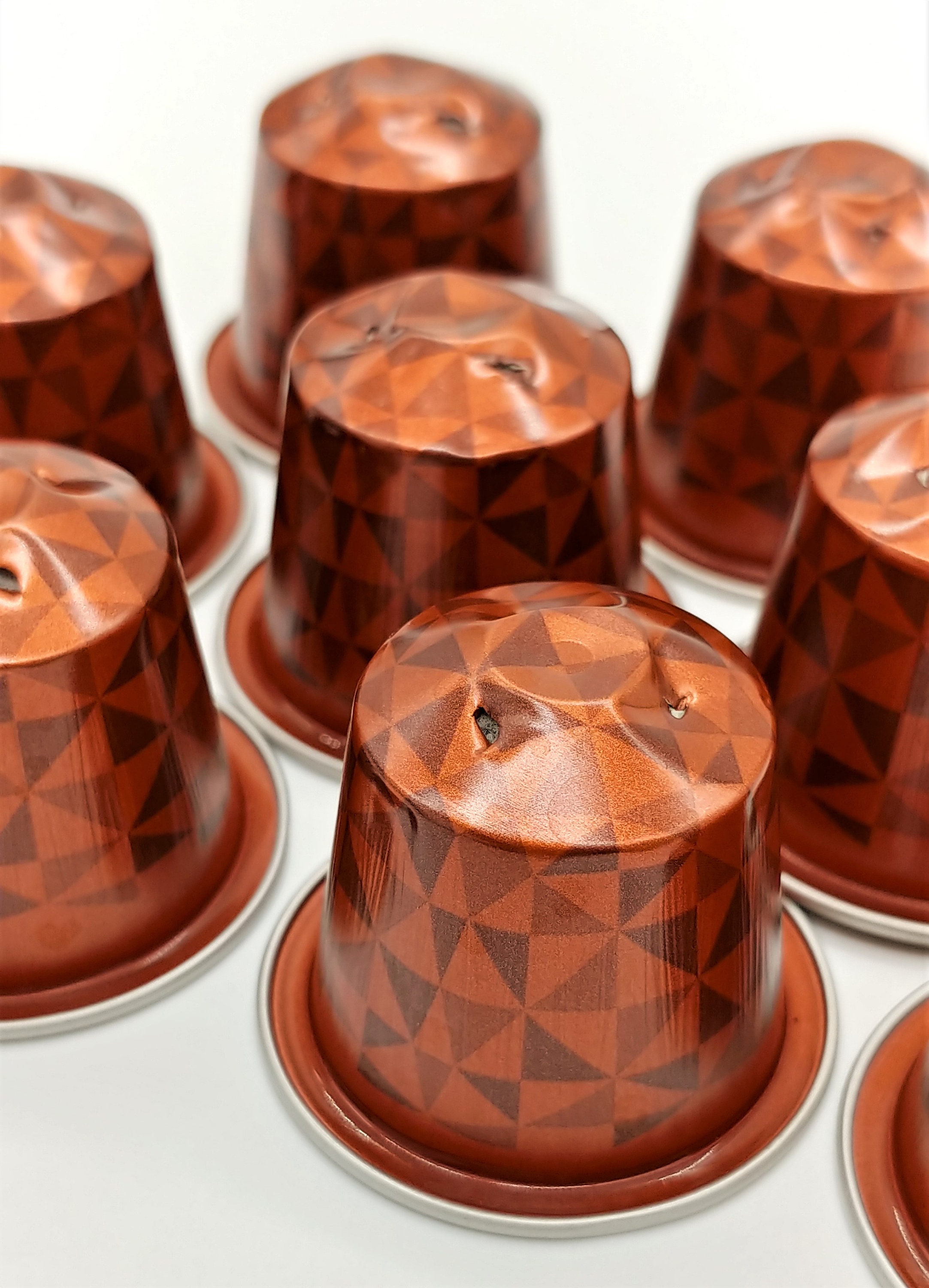 10 leere Kaffeekapseln Farbe : rot-braun mit Muster
