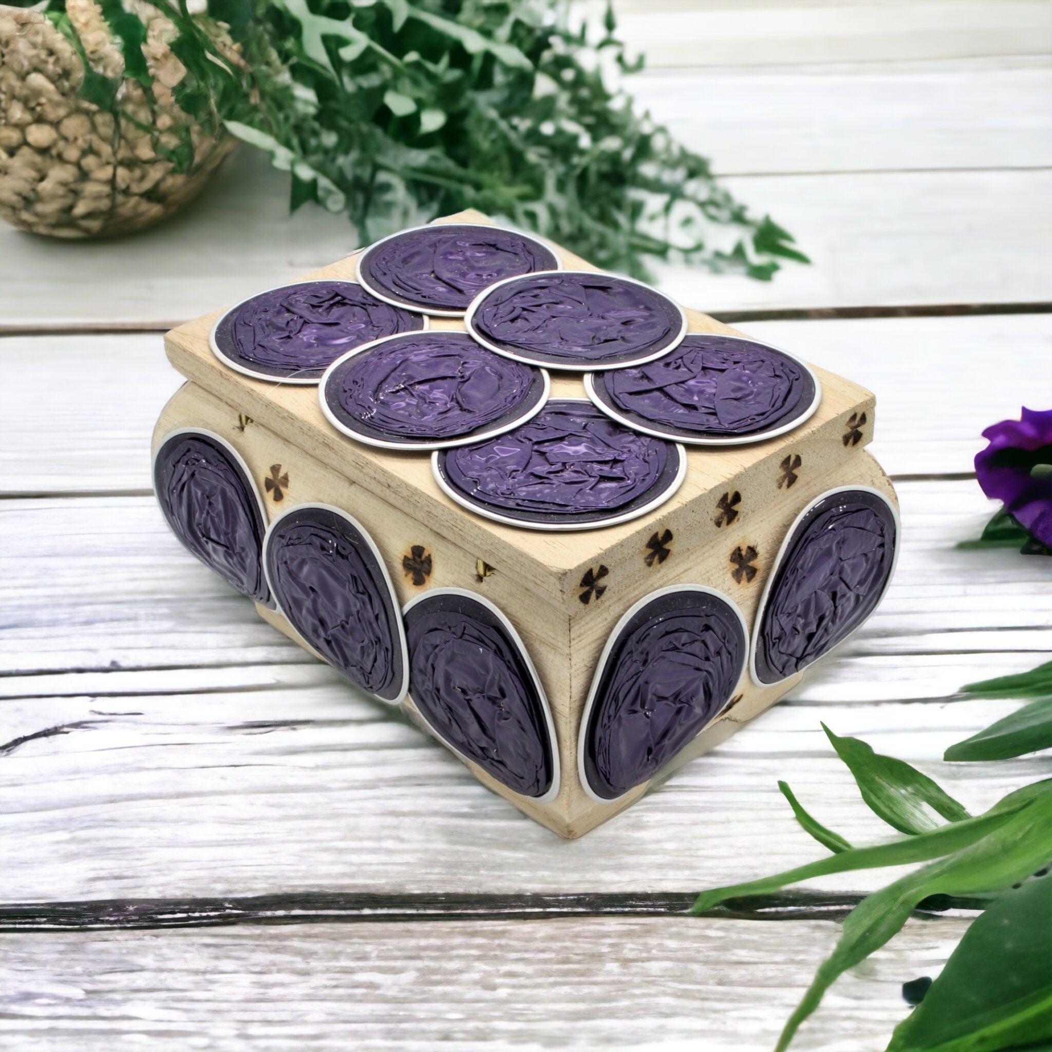 Holztruhe Holzkiste Schatzkiste Geschenkkiste Schmuckkästchen mit Kaffeekapseln verziert