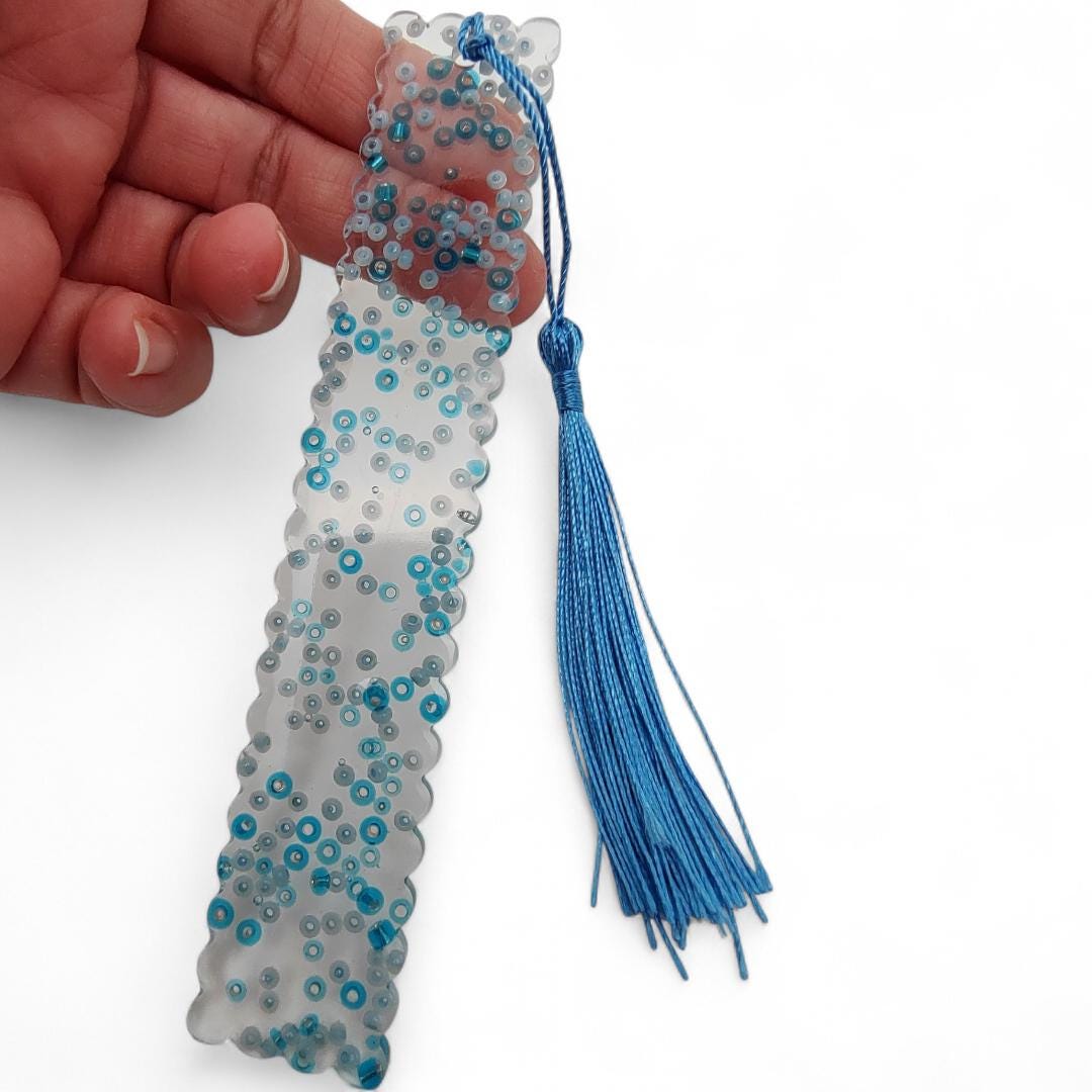 Lesezeichen aus Epoxidharz mit Rocailles Geschenk Geburtstag Mitbringsel zum Buchgeschenk Geschenkidee Buchzeichen transparent #4332559736 Lesezeichen aus Epoxidharz mit Rocailles Geschenk Geburtstag Mitbringsel zum Buchgeschenk Geschenkidee Buchzeichen transparent #4332559736