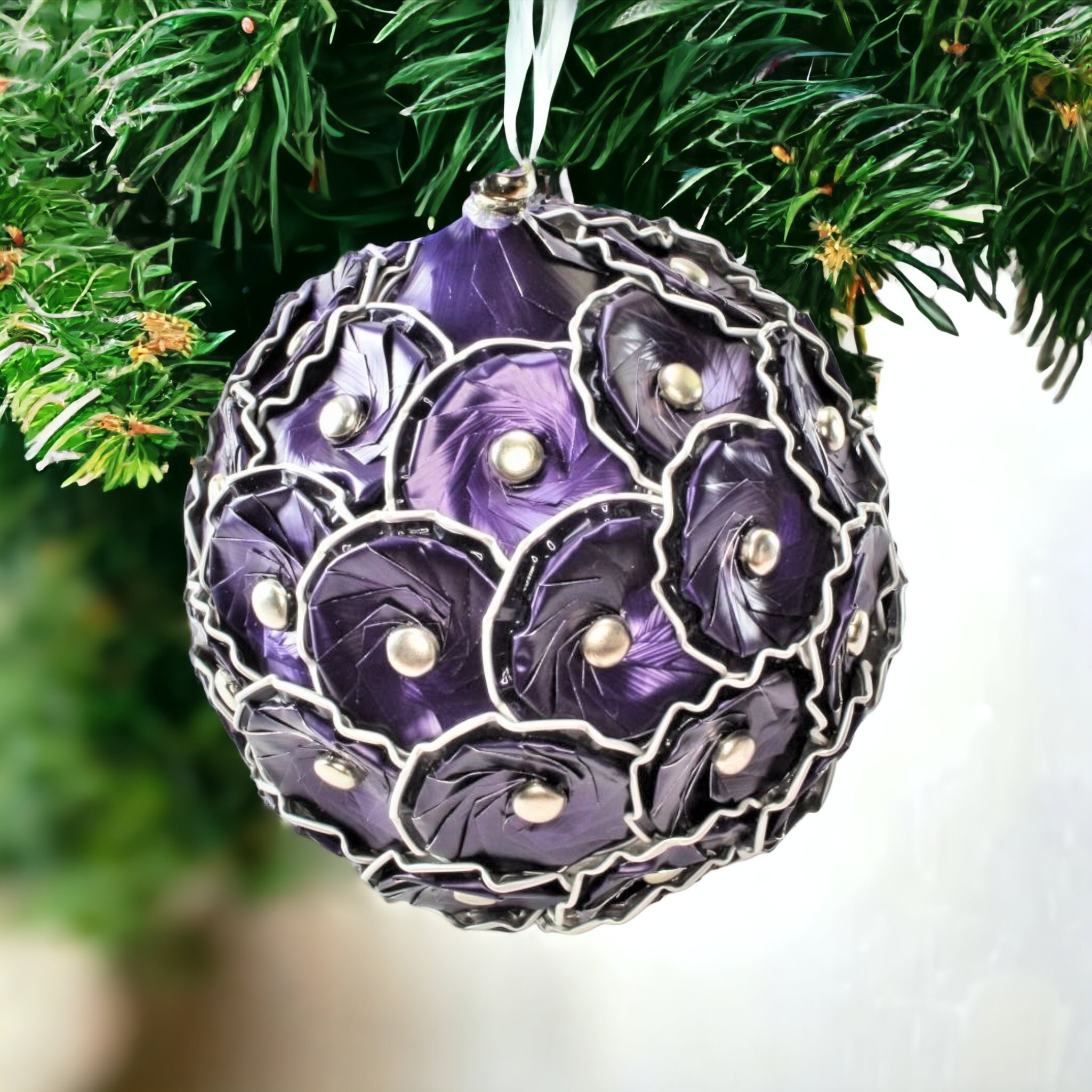 Christbaumkugel / Weihnachtskugel / Dekokugel aus Kaffeekapseln