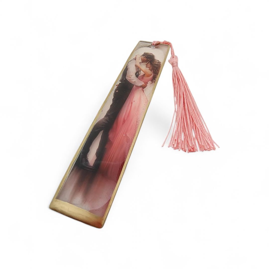 Lesezeichen aus Epoxidharz Motiv Liebespaar Geschenk Hochzeit Mitbringsel zum Buchgeschenk Geschenkidee Buchzeichen transparent #LEEPOX Lesezeichen aus Epoxidharz Motiv Liebespaar Geschenk Hochzeit Mitbringsel zum Buchgeschenk Geschenkidee Buchzeichen transparent #LEEPOX