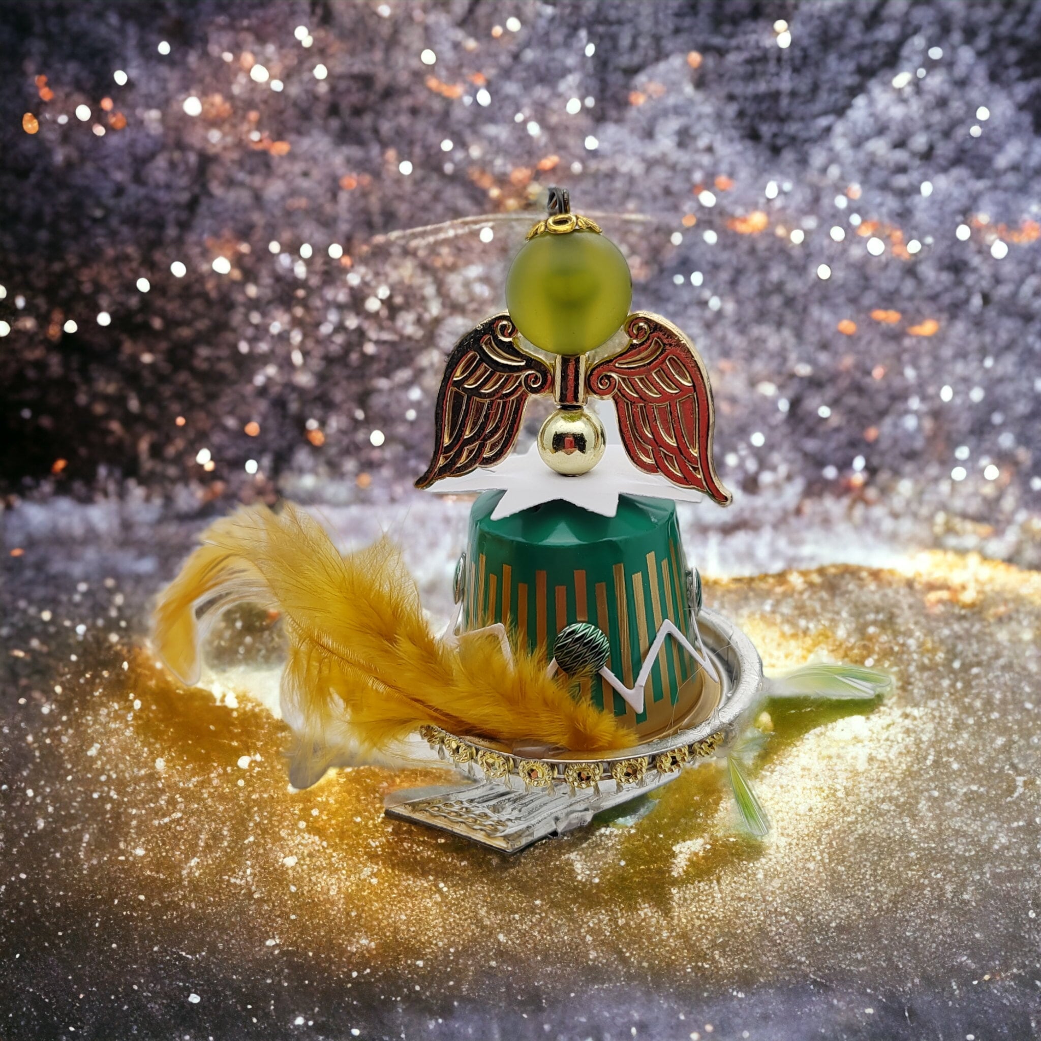 Engel aus Kaffeekapseln Christbaumkugel / Weihnachtskugel / Weihnachtsdeko auf Metallklammer Christbaumclips