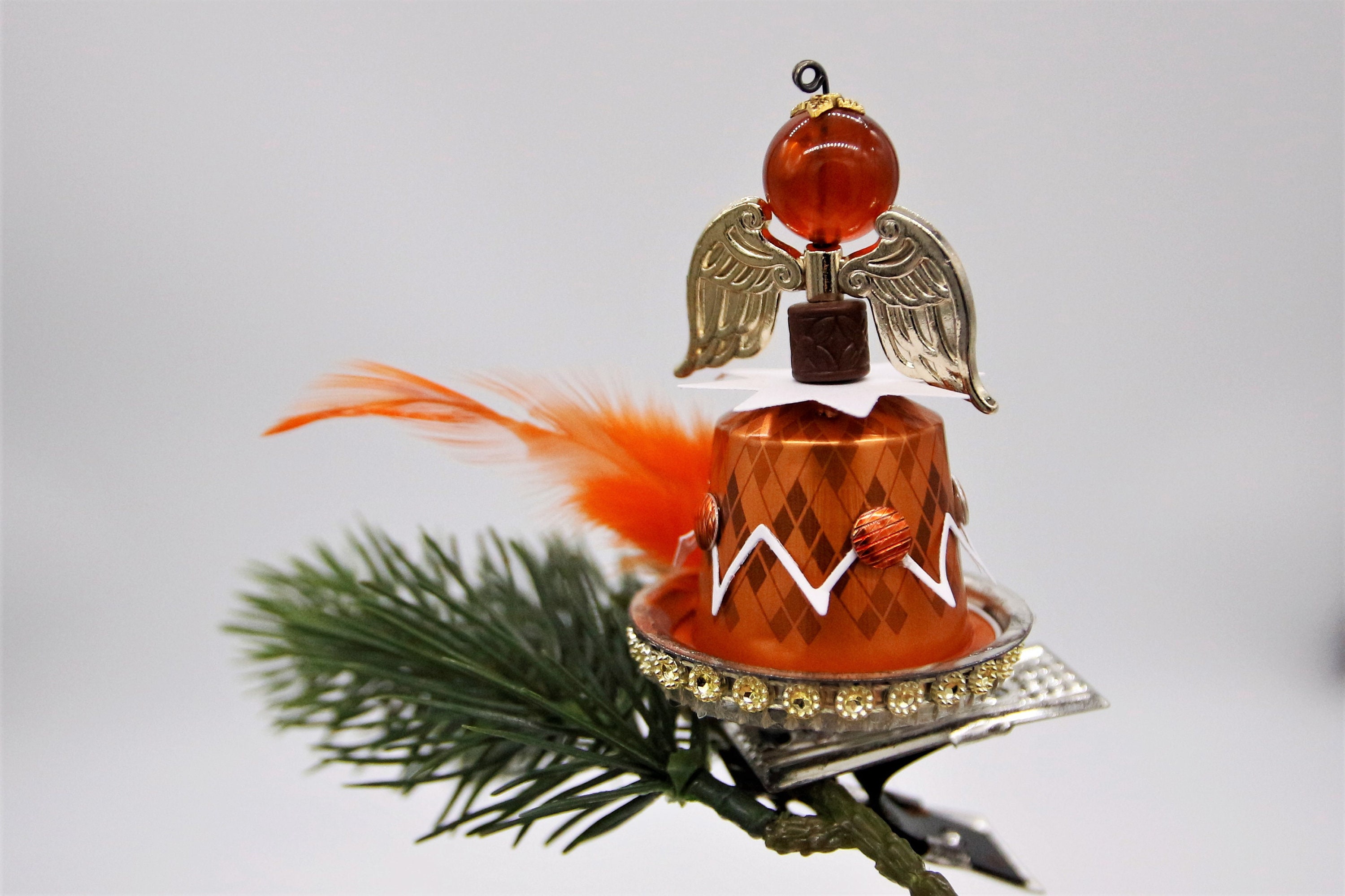 Engel aus Kaffeekapseln Christbaumkugel / Weihnachtskugel / Weihnachtsdeko auf Metallklammer Christbaumclips