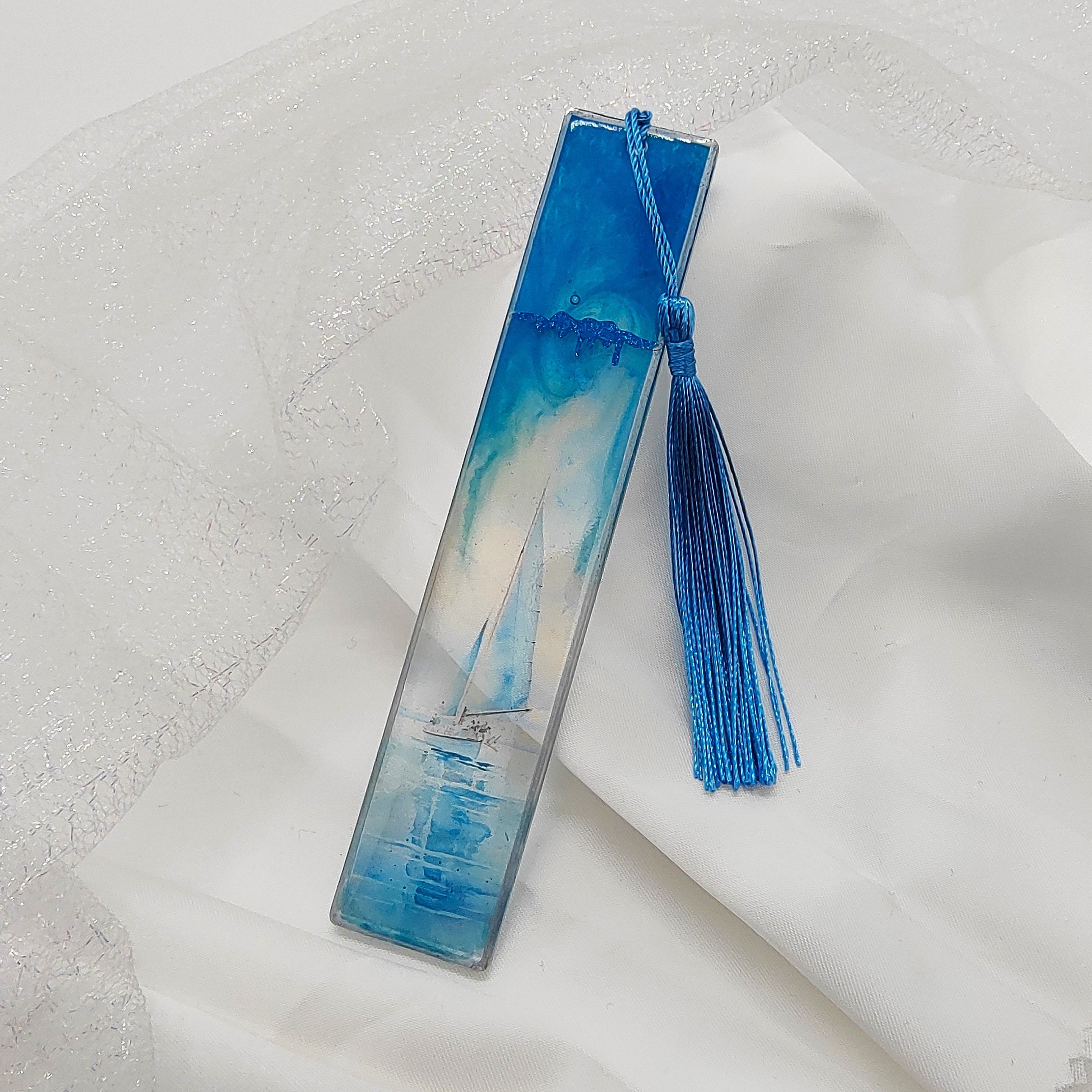 Lesezeichen aus Epoxidharz Motiv Segelboot Geschenk Geburtstag Mitbringsel zum Buchgeschenk Geschenkidee Buchzeichen transparent #LEEPOX Lesezeichen aus Epoxidharz Motiv Segelboot Geschenk Geburtstag Mitbringsel zum Buchgeschenk Geschenkidee Buchzeichen transparent #LEEPOX