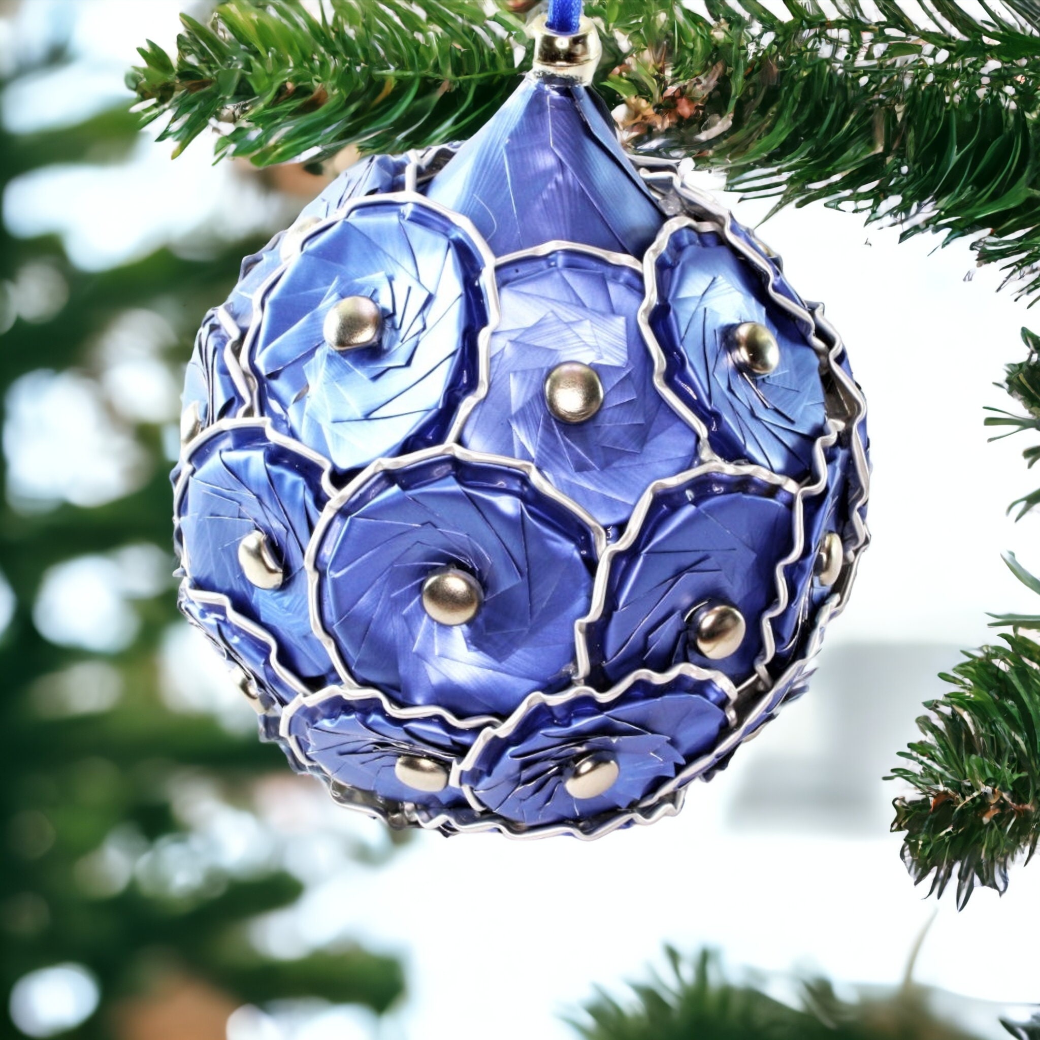 Christbaumkugel / Weihnachtskugel / Dekokugel aus Kaffeekapseln