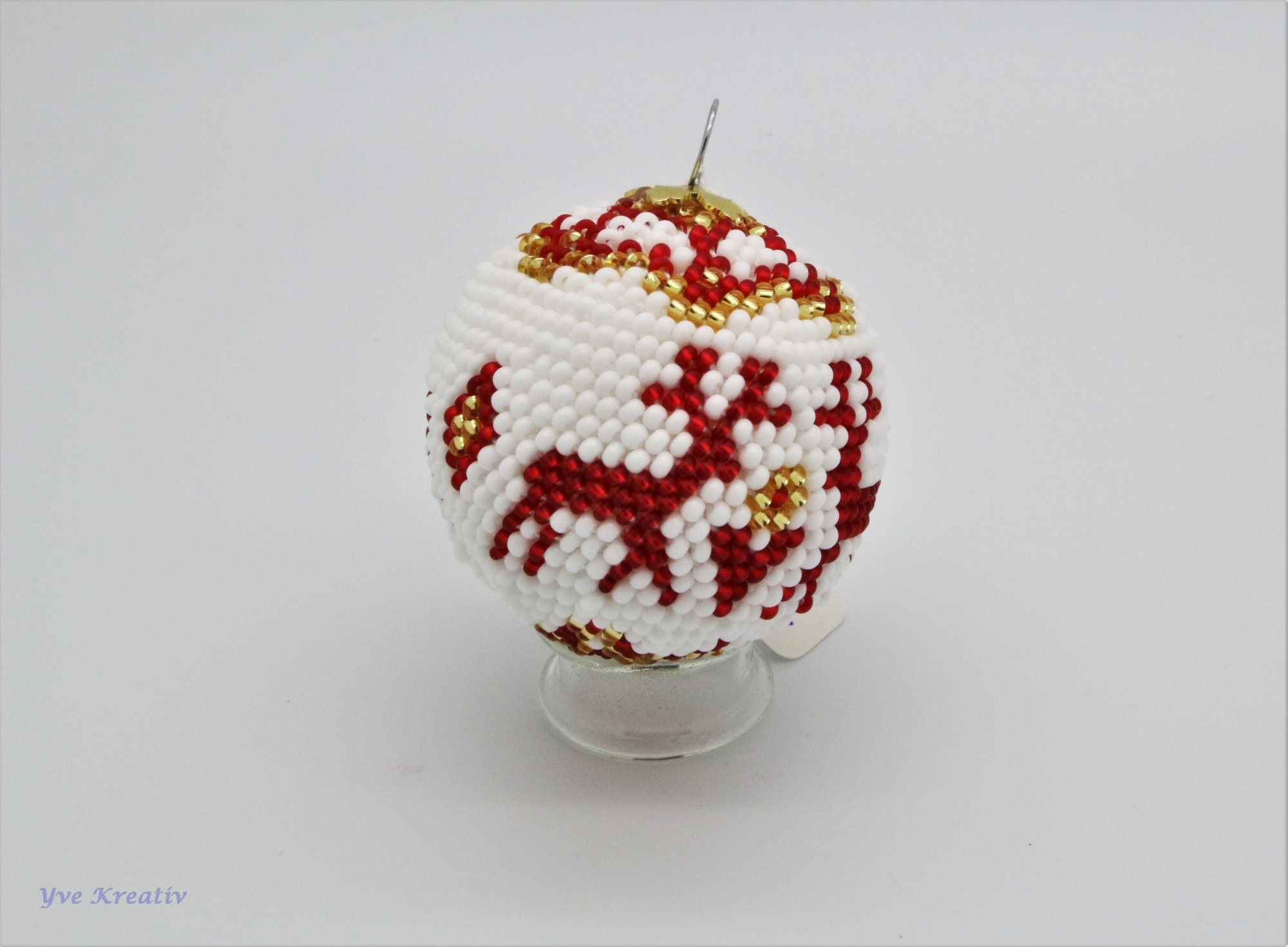 Kugel - Weihnachtskugel - Christbaumkugel 4,7 cm groß - mit 2,6 mm Rocailles Perlen gehäkelt