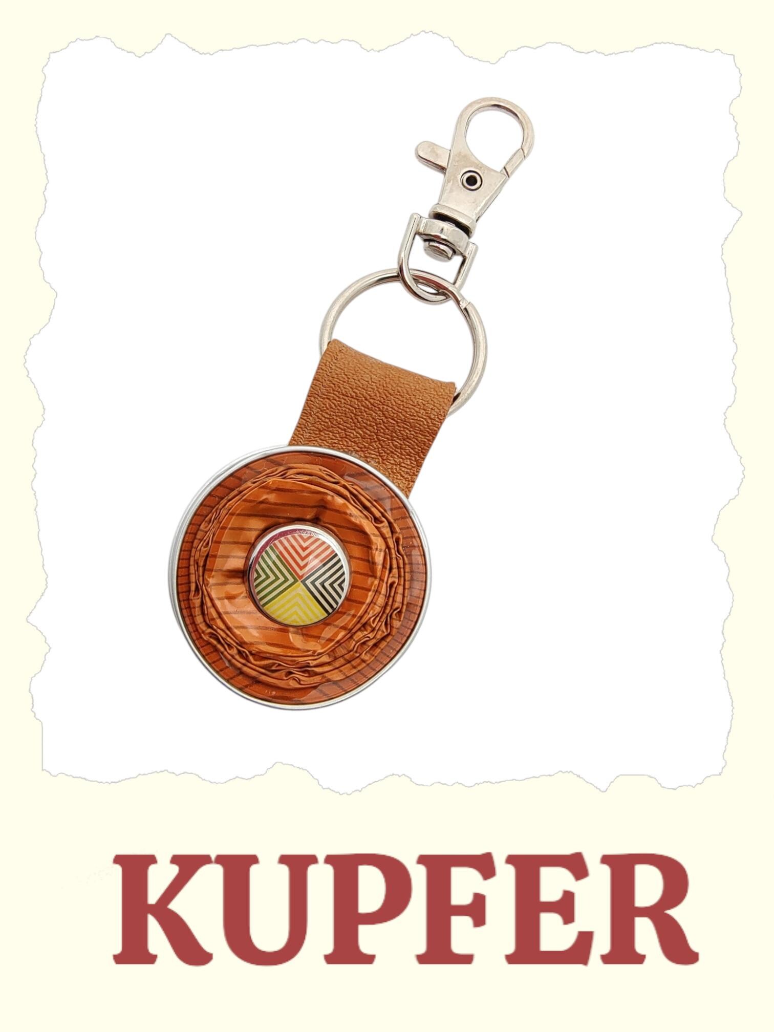 Schlüsselanhänger aus Kaffeekapseln und Leder Karabineranhänger Taschenbaumler Upcycling Anhänger Geschenk Kaffeetrinker #1836439575 Schlüsselanhänger aus Kaffeekapseln und Leder Karabineranhänger Taschenbaumler Upcycling Anhänger Geschenk Kaffeetrinker #1836439575