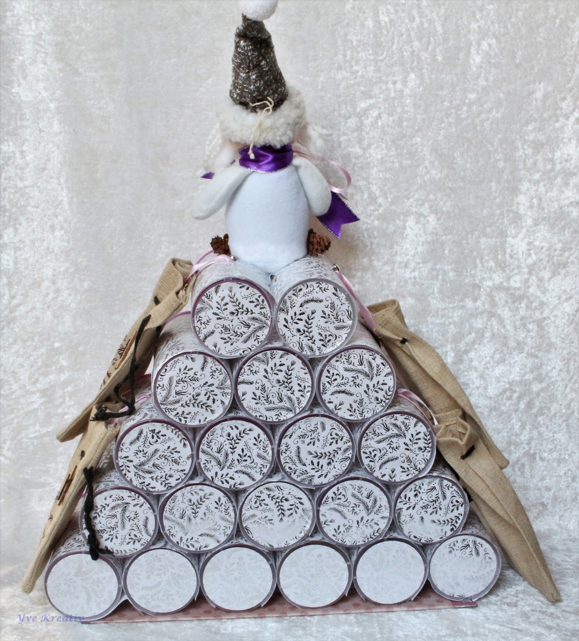 Adventskalender aus Dosen und Jutesäckchen Adventskalender aus Dosen und Jutesäckchen