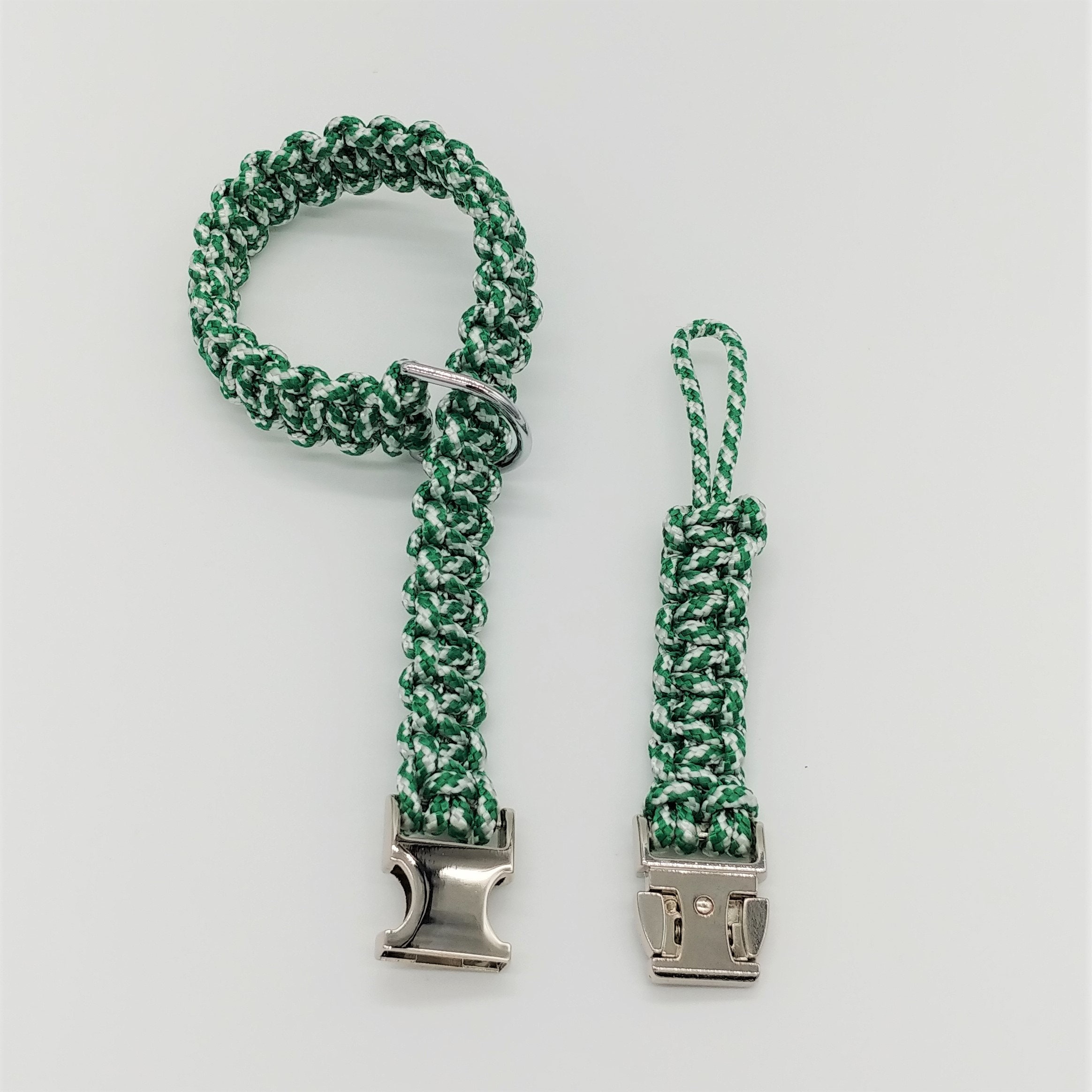 Kamera-Handschlaufe / Kameragurt / Kameraschlaufe geknotet aus Parachute Cord (Fallschirmschnur) mit Klick-Schnellverschluß / Farbe Grün