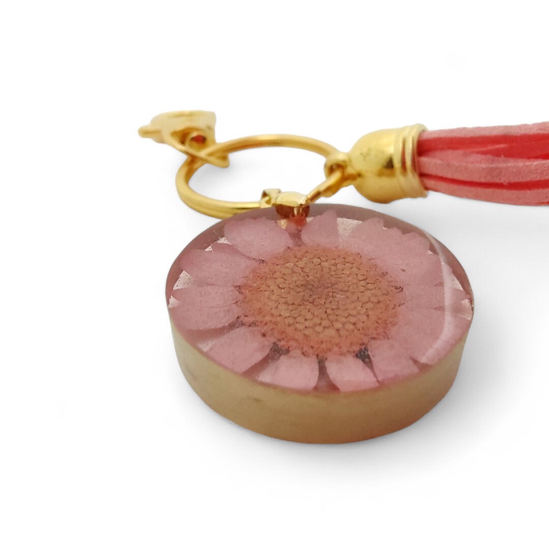 Schlüsselanhänger mit echter Blüte aus Epoxidharz mit einer kleinen Quaste und einem Karabiner  #1675265805