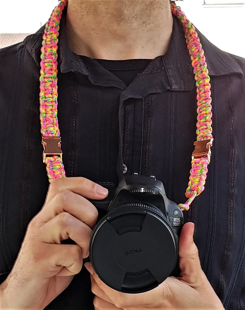 6 tlg. SET Kameragurt inkl. Handschlaufe geknotet aus Parachute Cord (Fallschirmschnur) Kamera Zubehör - Farbe "Pink" 6 tlg. SET Kameragurt inkl. Handschlaufe geknotet aus Parachute Cord (Fallschirmschnur) Kamera Zubehör - Farbe "Pink"