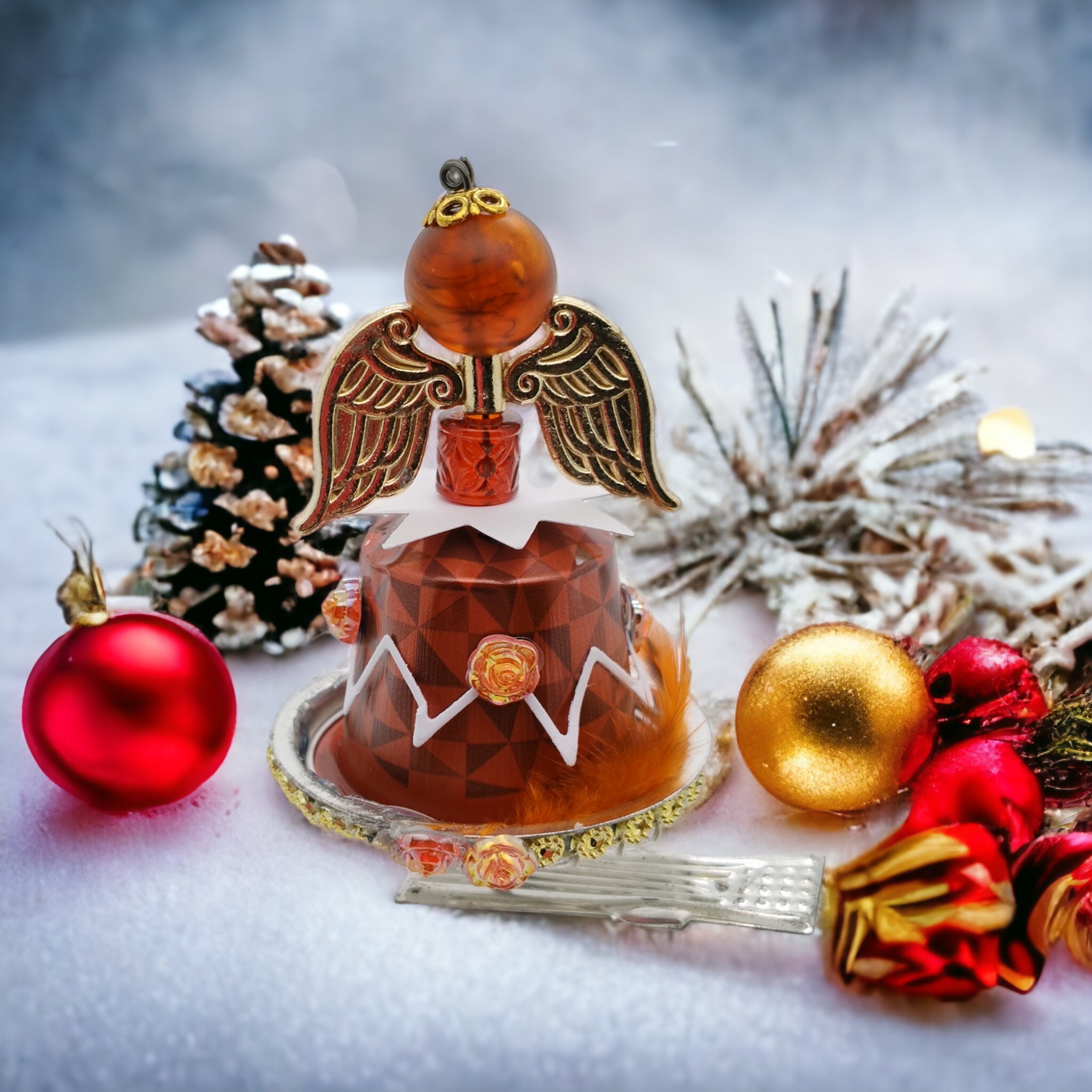 Engel aus Kaffeekapseln Christbaumkugel / Weihnachtskugel / Weihnachtsdeko auf Metallklammer