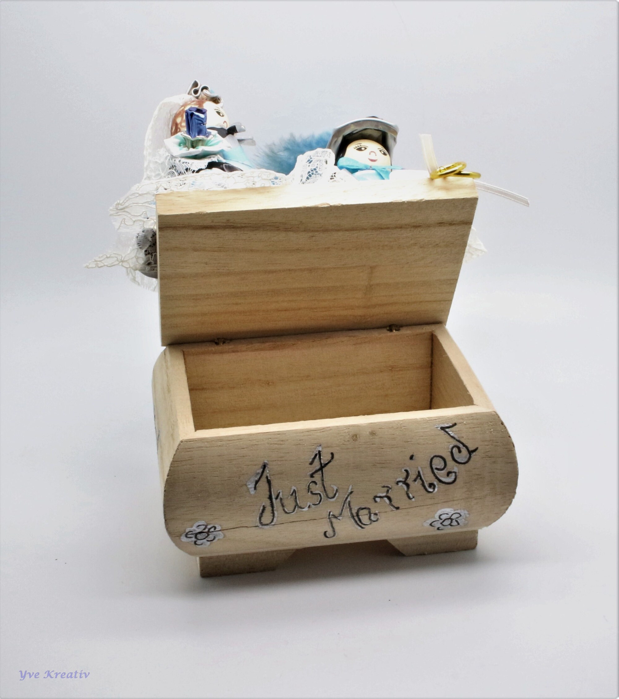 Holztruhe Holzkiste Schatzkiste - Brautpaar aus Kaffeekapseln blau - Geschenk zur Hochzeit Holztruhe Holzkiste Schatzkiste - Brautpaar aus Kaffeekapseln blau - Geschenk zur Hochzeit