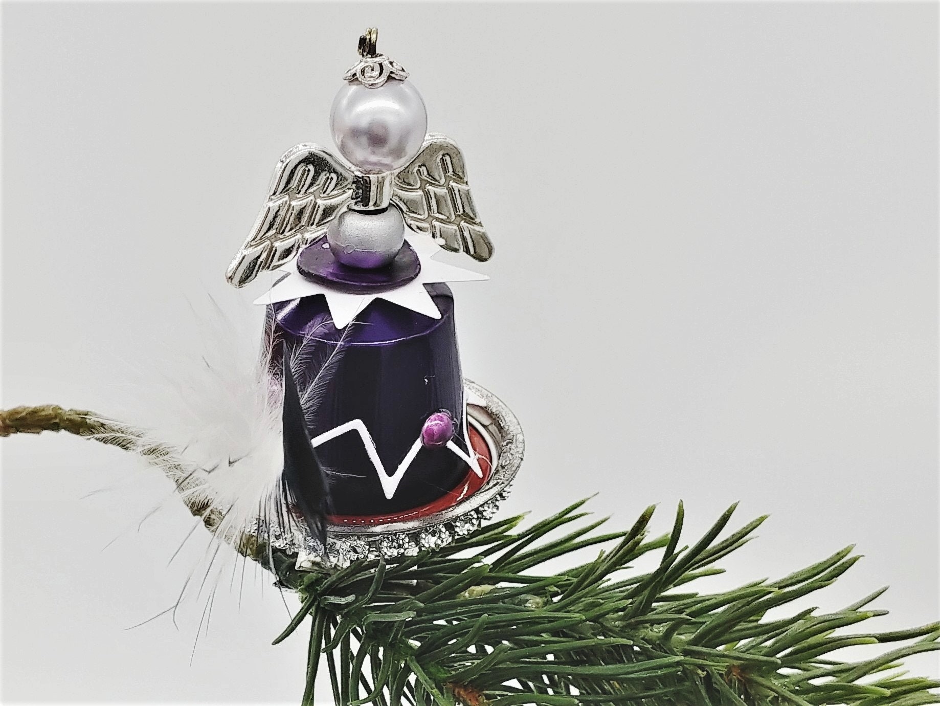 Engel aus Kaffeekapseln Christbaumkugel / Weihnachtskugel / Weihnachtsdeko auf Metallklammer Christbaumclips