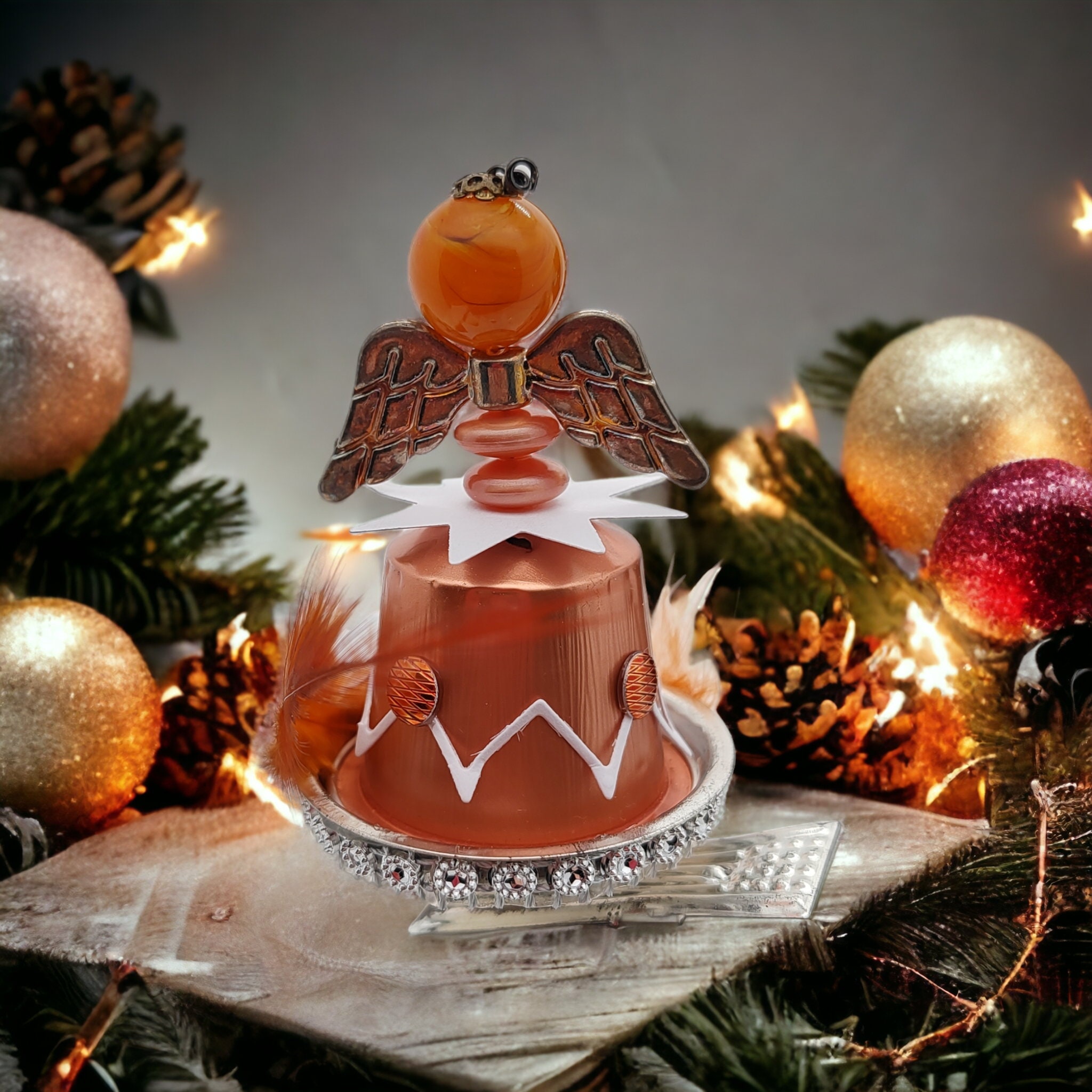 Engel aus Kaffeekapseln Christbaumkugel / Weihnachtskugel / Weihnachtsdeko auf Metallklammer Christbaumclips