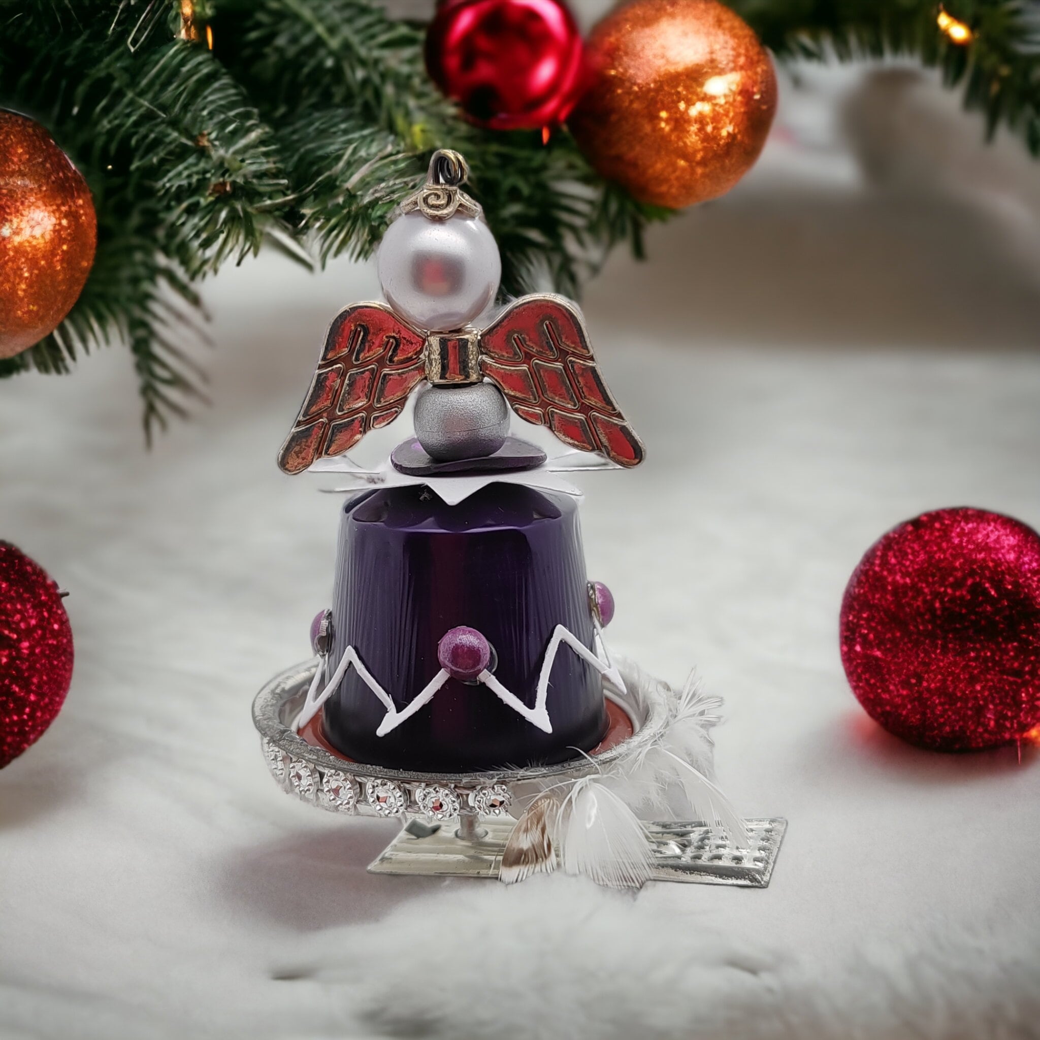 Engel aus Kaffeekapseln Christbaumkugel / Weihnachtskugel / Weihnachtsdeko auf Metallklammer Christbaumclips