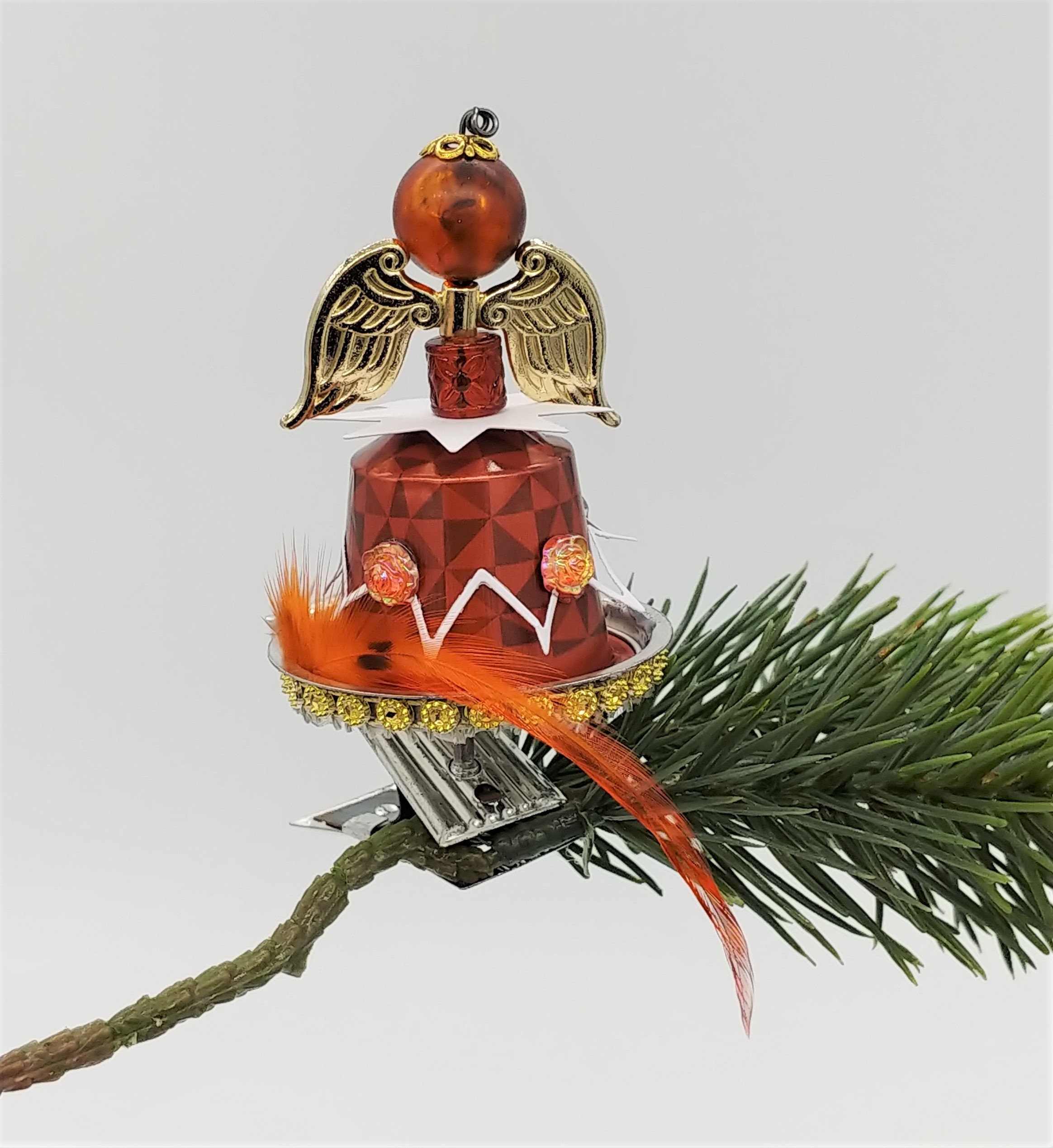 Engel aus Kaffeekapseln Christbaumkugel / Weihnachtskugel / Weihnachtsdeko auf Metallklammer