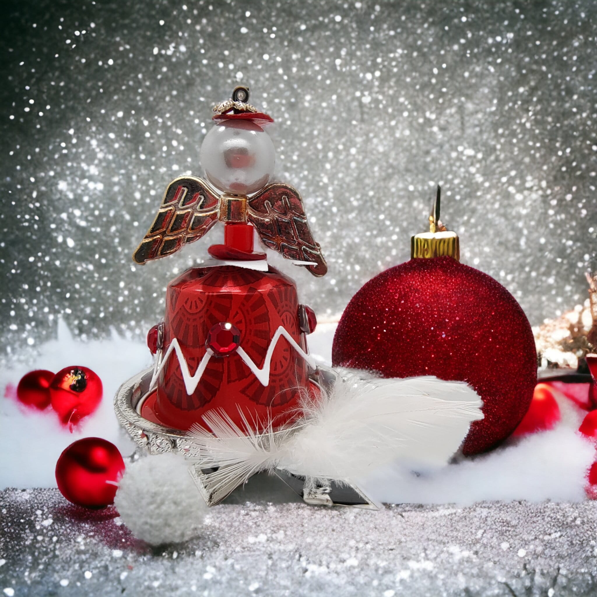 Engel aus Kaffeekapseln Christbaumkugel / Weihnachtskugel / Weihnachtsdeko auf Metallklammer Christbaumclips