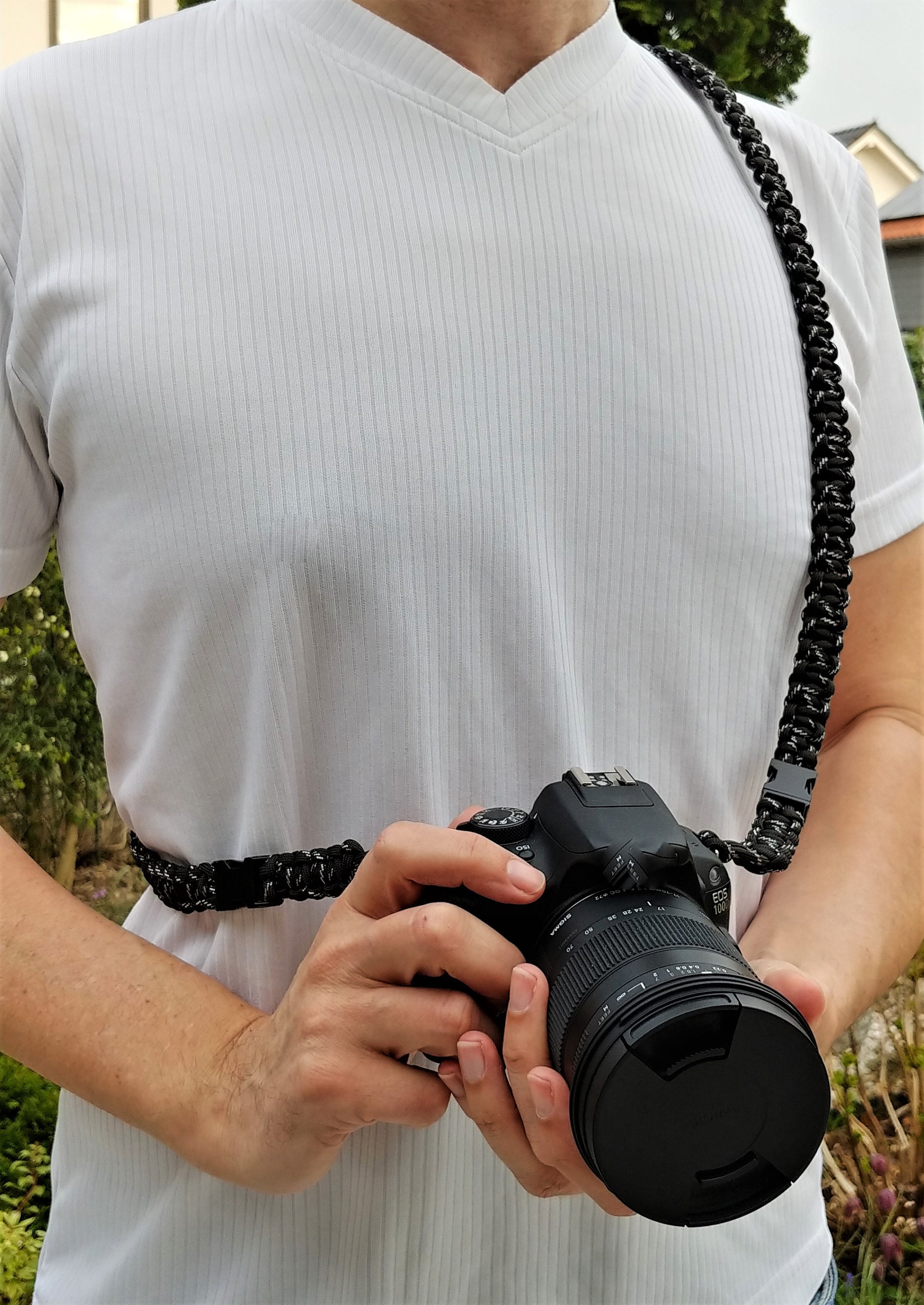6 tlg. SET Kameragurt inkl. Handschlaufe geknotet aus Parachute Cord (Fallschirmschnur) Kamera Zubehör - Farbe "Schwarz" 6 tlg. SET Kameragurt inkl. Handschlaufe geknotet aus Parachute Cord (Fallschirmschnur) Kamera Zubehör - Farbe "Schwarz"