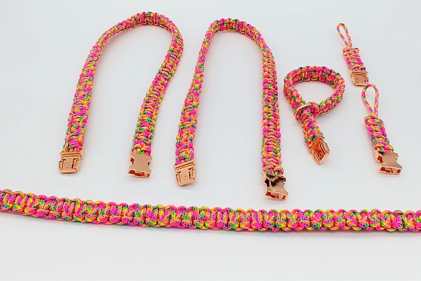 6 tlg. SET Kameragurt inkl. Handschlaufe geknotet aus Parachute Cord (Fallschirmschnur) Kamera Zubehör - Farbe "Pink" 6 tlg. SET Kameragurt inkl. Handschlaufe geknotet aus Parachute Cord (Fallschirmschnur) Kamera Zubehör - Farbe "Pink"