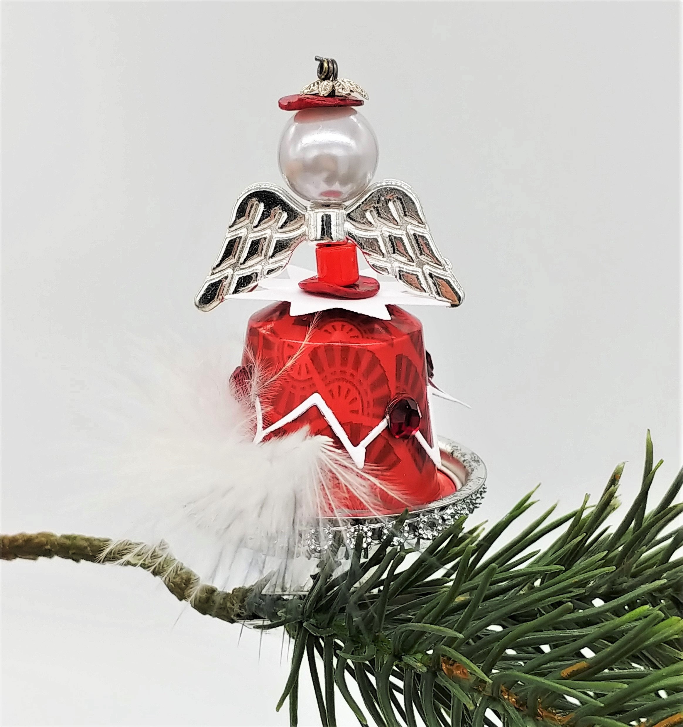 Engel aus Kaffeekapseln Christbaumkugel / Weihnachtskugel / Weihnachtsdeko auf Metallklammer Christbaumclips
