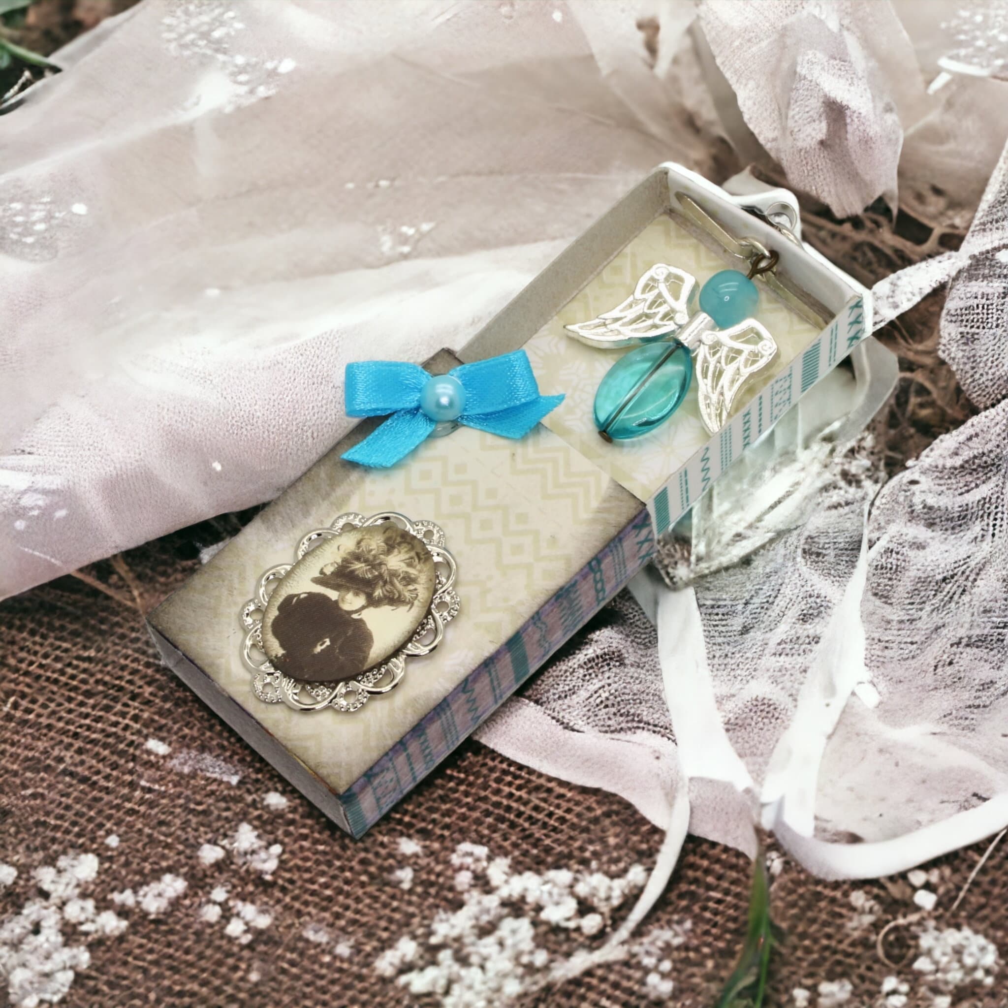 Kleine Schachtel mit Engel Anhänger, verzierte Streichholzschachtel als originelle Geschenkverpackung für Geld, Gutscheine und mehr