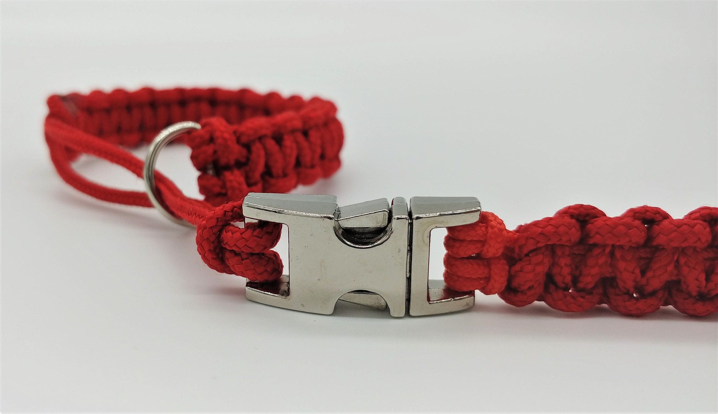 Kamera-Handschlaufe / Kameragurt / Kameraschlaufe geknotet aus Parachute Cord (Fallschirmschnur) mit Klick-Schnellverschluß / Farbe Rot