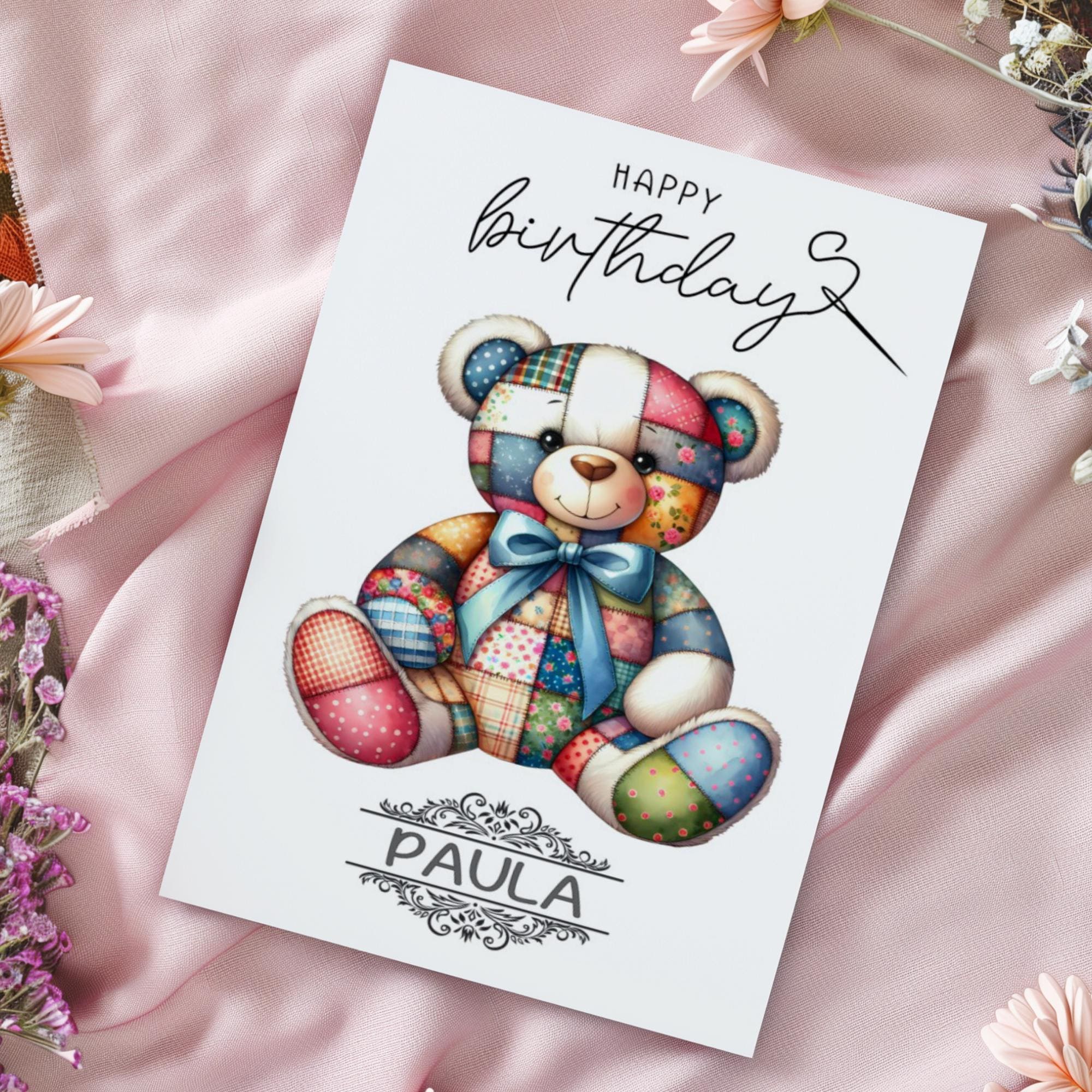 Postkarte Teddy Bär personalisiert mit Namen Grußkarte Happy Birthday Karte Geburtstag Geburtstagskarte Patchwork Stil #PHO Postkarte Teddy Bär personalisiert mit Namen Grußkarte Happy Birthday Karte Geburtstag Geburtstagskarte Patchwork Stil #PHO