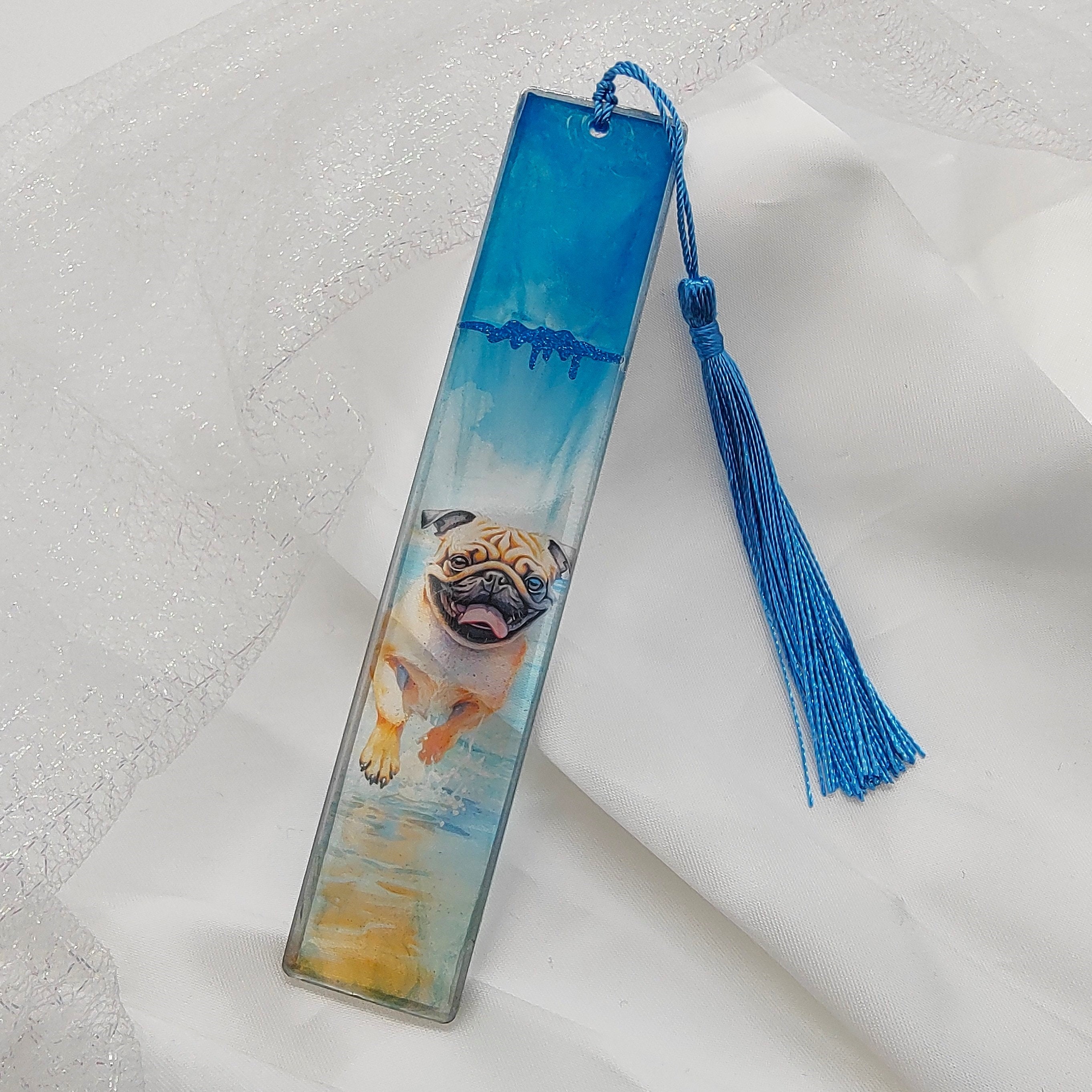 Lesezeichen aus Epoxidharz Motiv Mops Hund Geschenk Geburtstag Mitbringsel Hundebesitzer Geschenkidee Buchzeichen transparent #LEEPOX Lesezeichen aus Epoxidharz Motiv Mops Hund Geschenk Geburtstag Mitbringsel Hundebesitzer Geschenkidee Buchzeichen transparent #LEEPOX